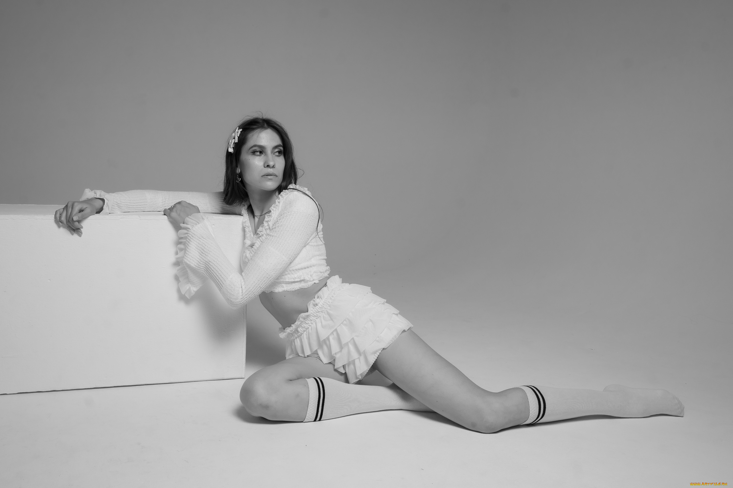 сексуальная, девушка, девушки, -, черно-белые, девушка, женщина, брюнетка, темноволосая, сексуальная, модель, звезда, позирует, разная, обувь, верхняя, стильная, одежда, нижнее, эротическое, бельё, трусы, лифчик, колготки, чулки, аксессуары, макияж, и, множество, элементов, на, фотографии