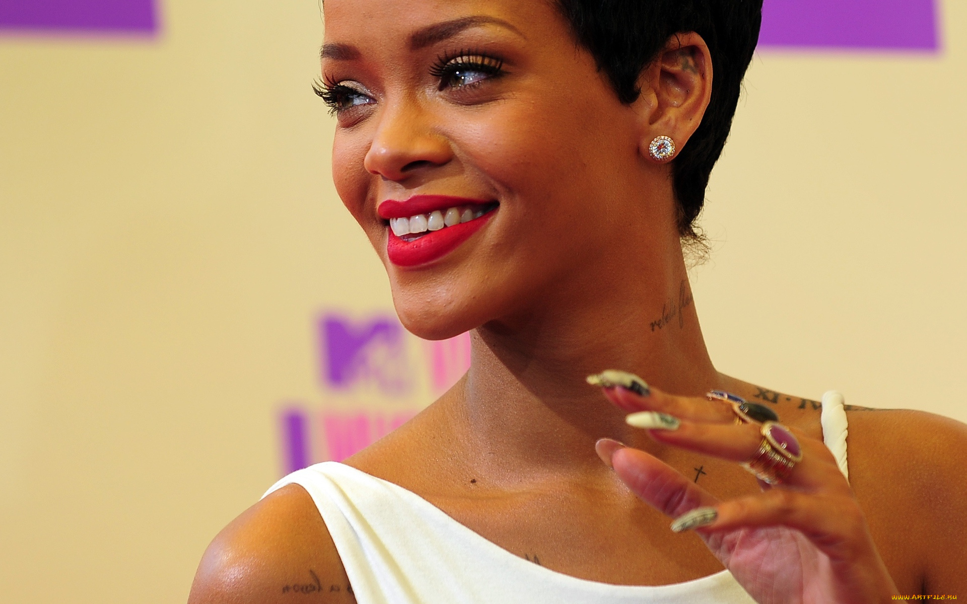 музыка, rihanna, тату, маникюр