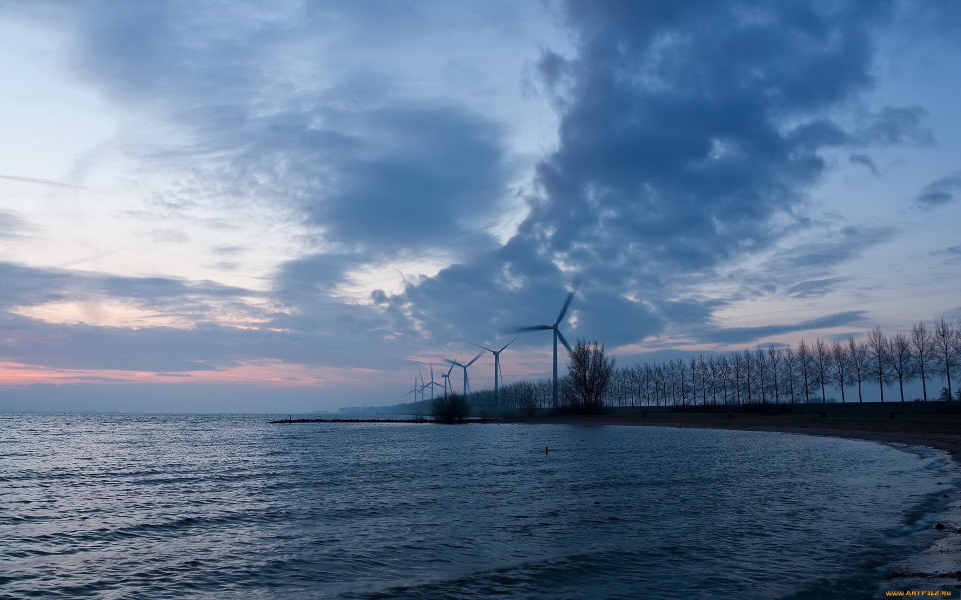 природа, побережье, деревья, ветряки, тучи, озеро, сумрак