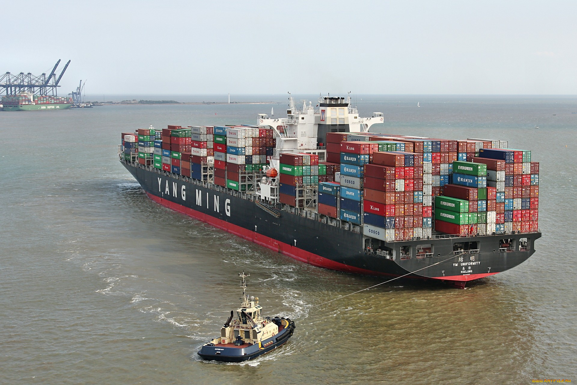 корабли, разные, вместе, буксир, контейнеровоз