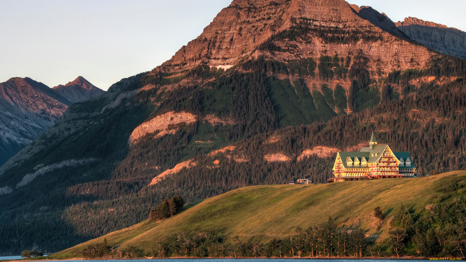 природа, горы, канада, лес, prince, of, wales, hotel, скалы, озеро, waterton, lakes, national, park, деревья, alberta, отель