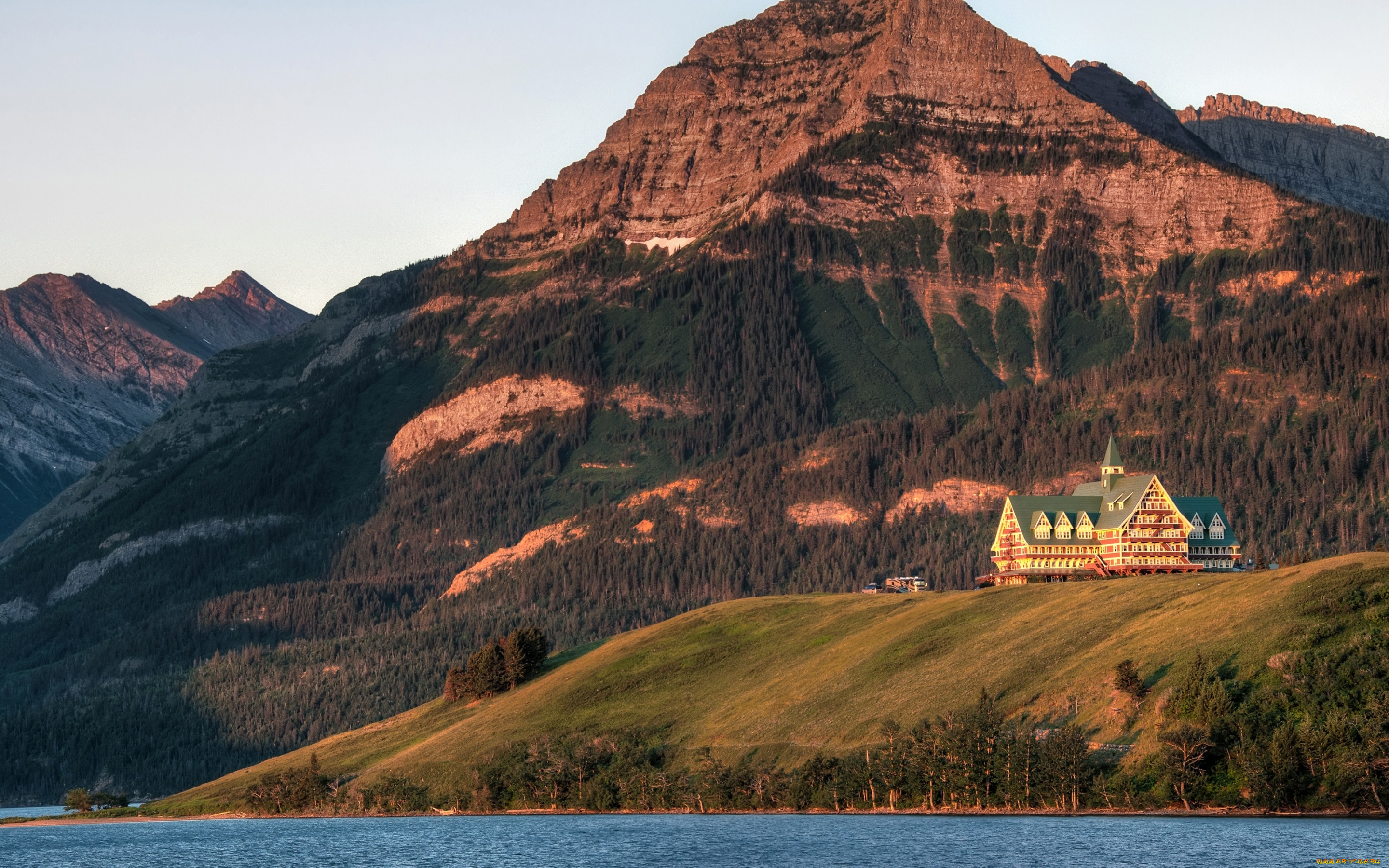 природа, горы, канада, лес, prince, of, wales, hotel, скалы, озеро, waterton, lakes, national, park, деревья, alberta, отель