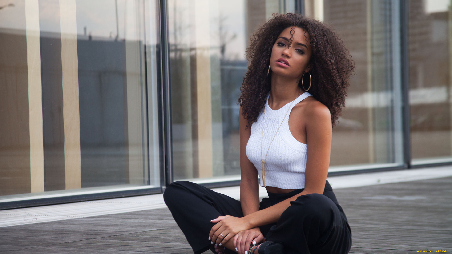 девушки, -, брюнетки, , шатенки, девушка, модель, кудряшки, стройная, сексуальная, причёска, красотка, брюнетка, поза, взгляд, макияж