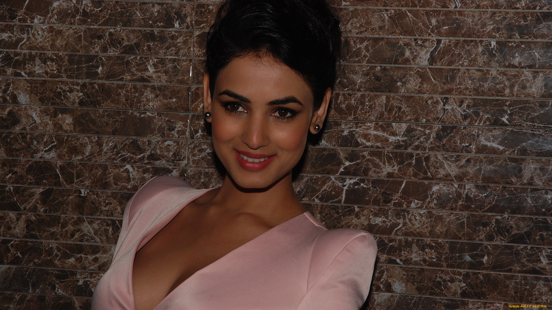 sonal, chauhan, девушки, sonal, chauhan, портрет, лицо, девушка, модель, брюнетка, красотка, красавица, актриса, певица, стройная, сексуальная, макияж, поза, взгляд, причёска, знойная, индия