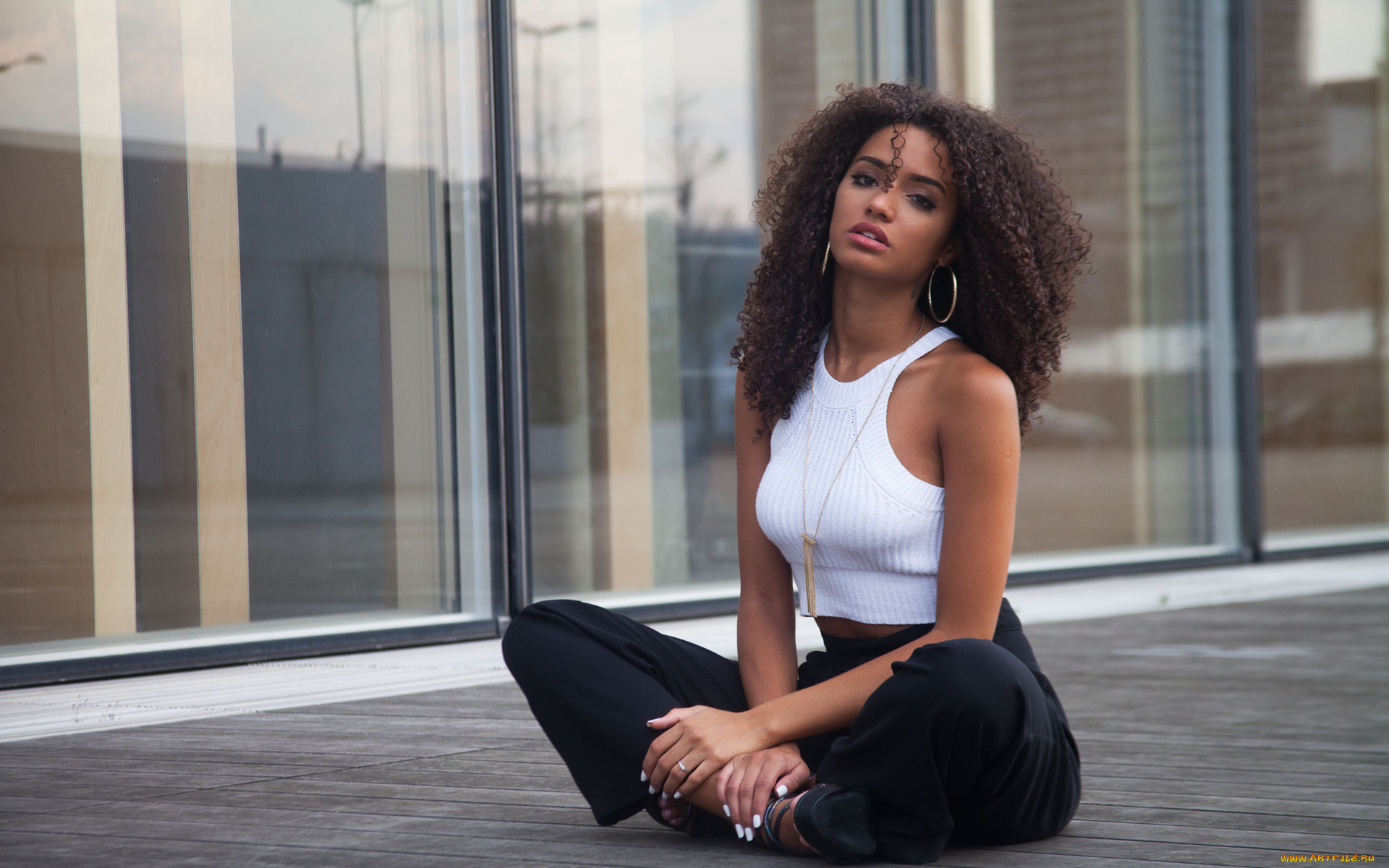 девушки, -, брюнетки, , шатенки, девушка, модель, кудряшки, стройная, сексуальная, причёска, красотка, брюнетка, поза, взгляд, макияж