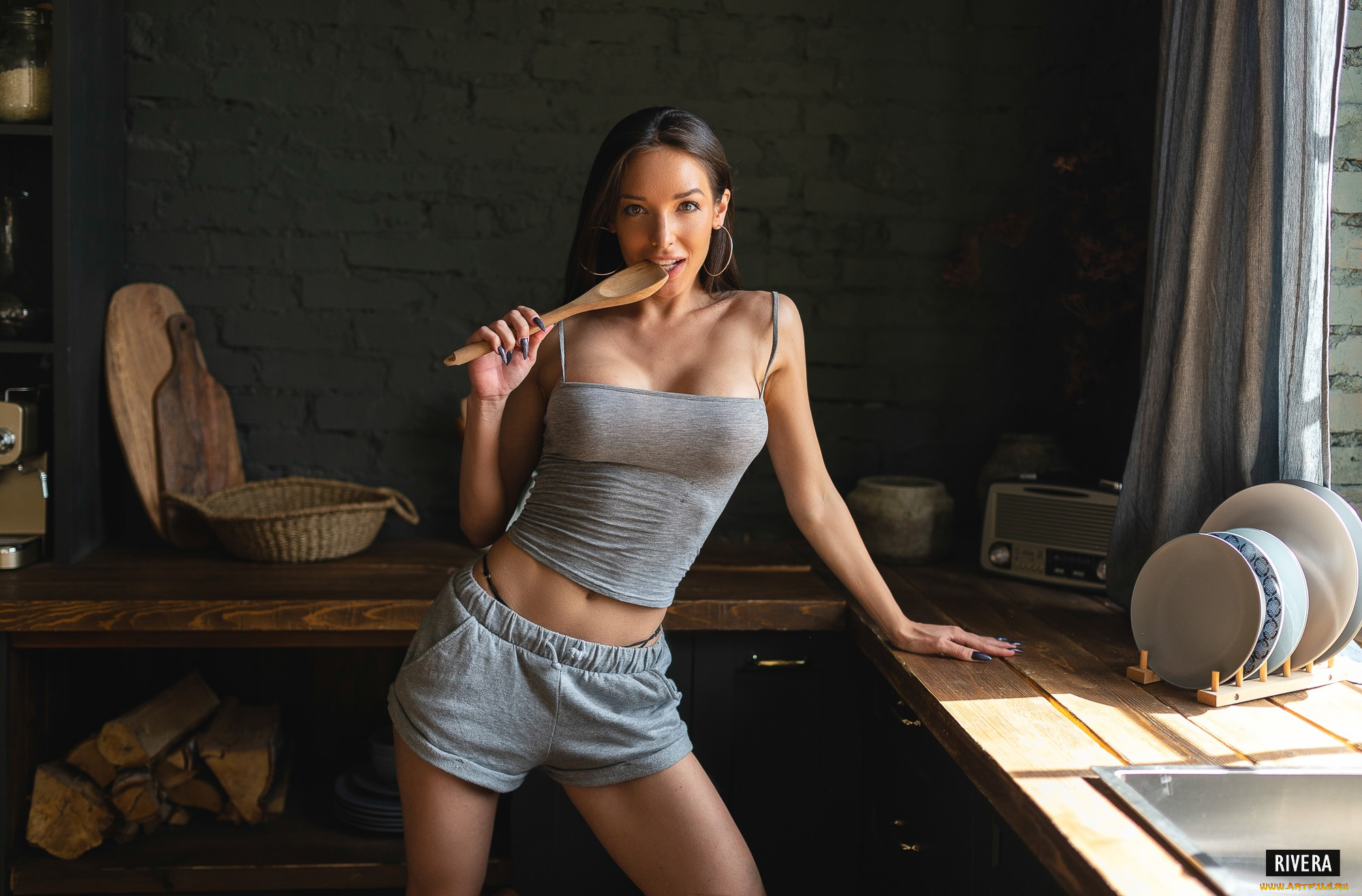 девушки, -, брюнетки, , шатенки, радио, серьги, обручи, ильдар, ривера, стена, кирпичи, живот, брюнетка, женщины, в, помещении, улыбается, тарелки, шторы, прямые, волосы, смотрит, на, зрителя, модель, декольте, выпуклость, сосков