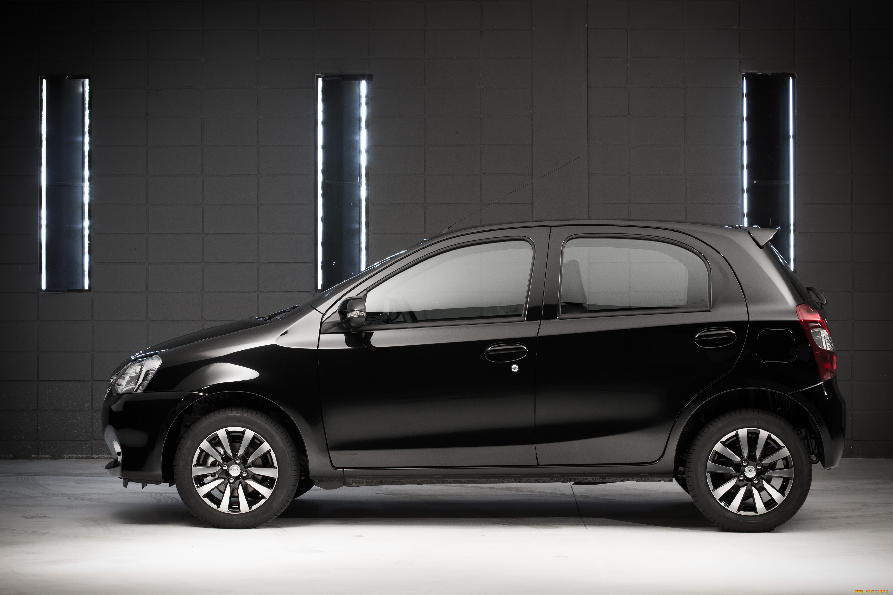 автомобили, toyota, 2014г, hatchback, etios, platinum, темный