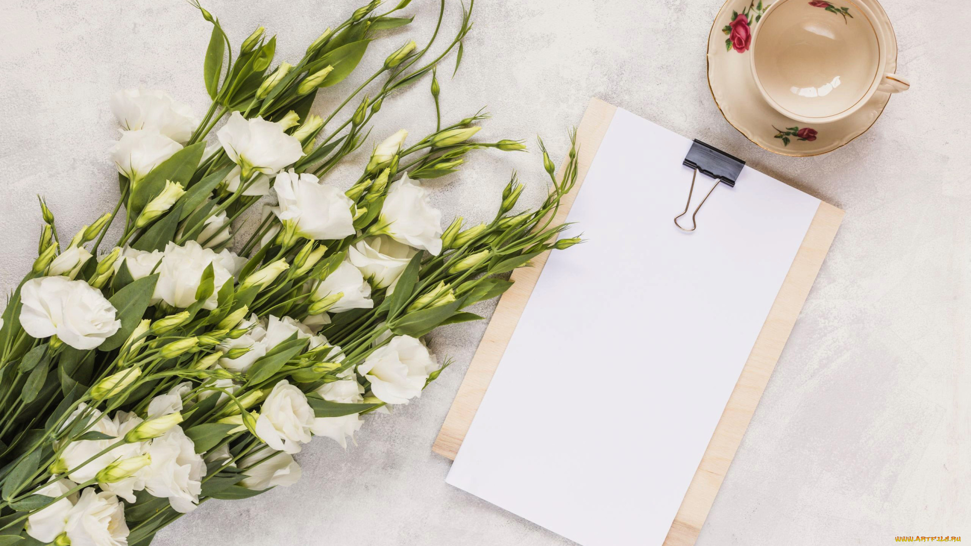 цветы, эустома, букет, бутоны, чашка, бумага