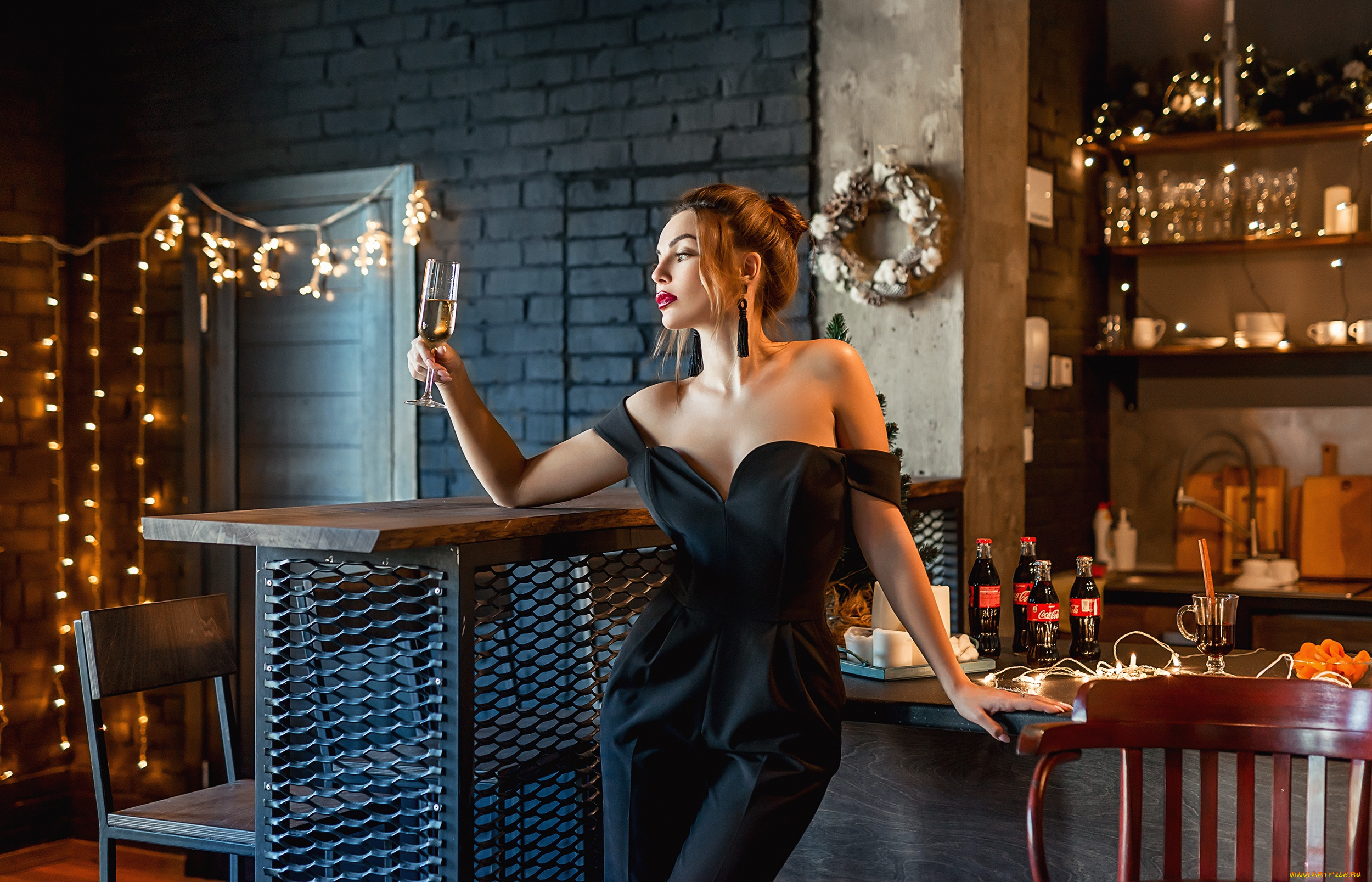 девушки, -, блондинки, , светловолосые, девушка, модель, светловолосая, красотка, поза, флирт, взгляд, макияж, сексуальная, стойка, бар, ресторан, бокал, шампанское