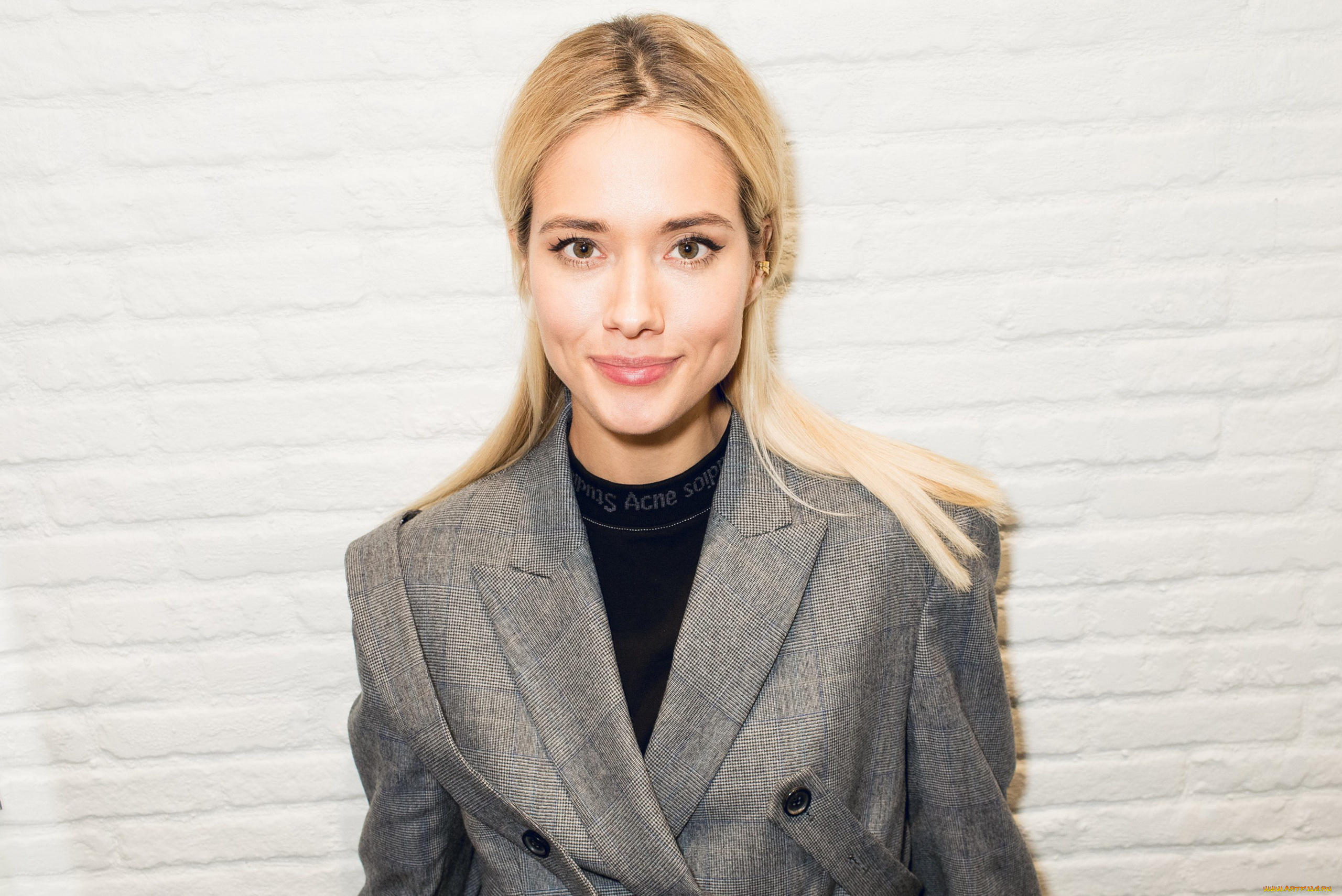 juliia, parshuta, музыка, -другое, juliia, parshuta, портрет, лицо, юлия, паршута, девушка, модель, блондинка, красотка, красавица, флирт, стройная, фигура, сексуальная, секси, поза, взгляд, макияж, певица, актриса, блогер