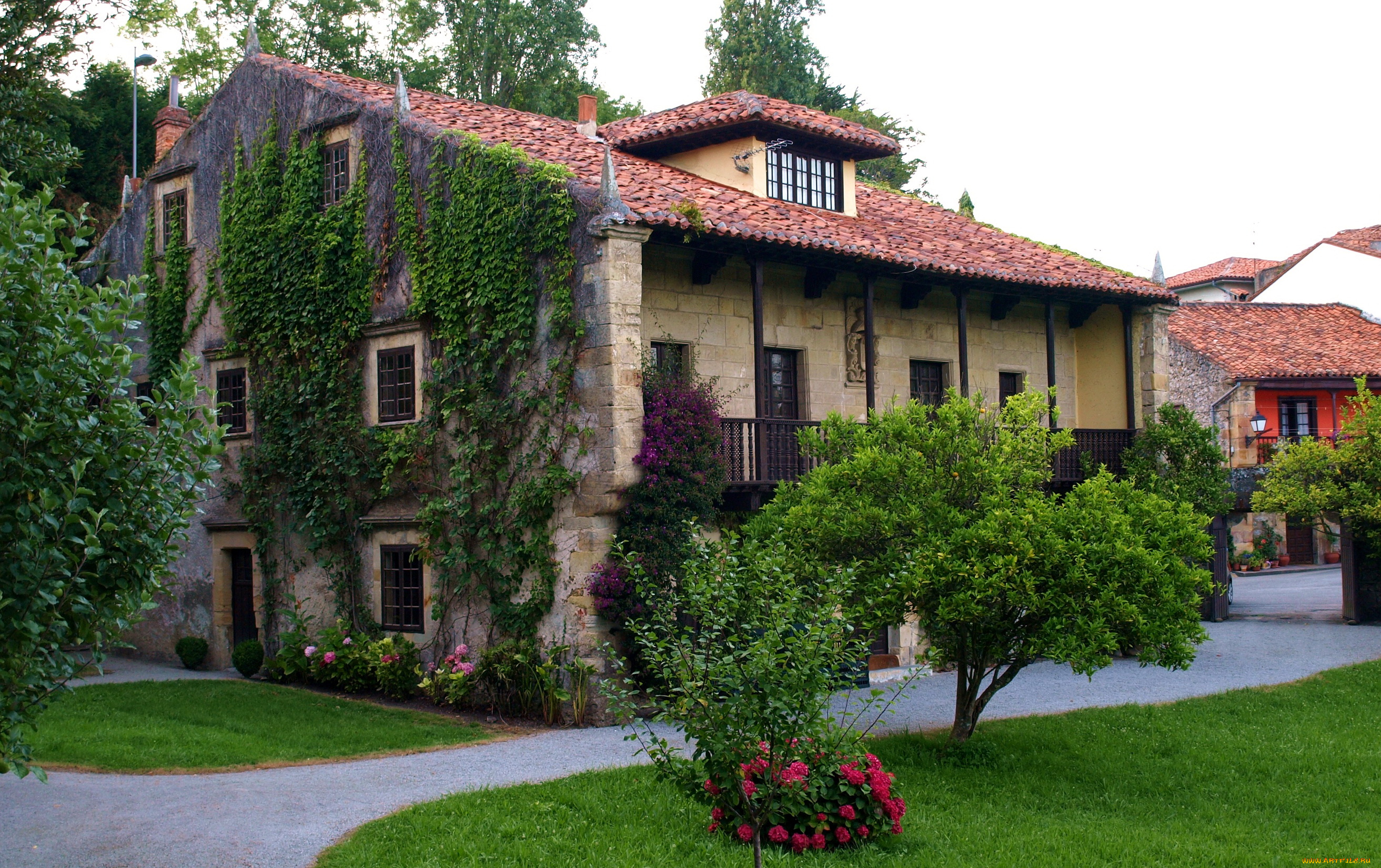 испания, комильяс, города, здания, дома, деревья, улица, кусты