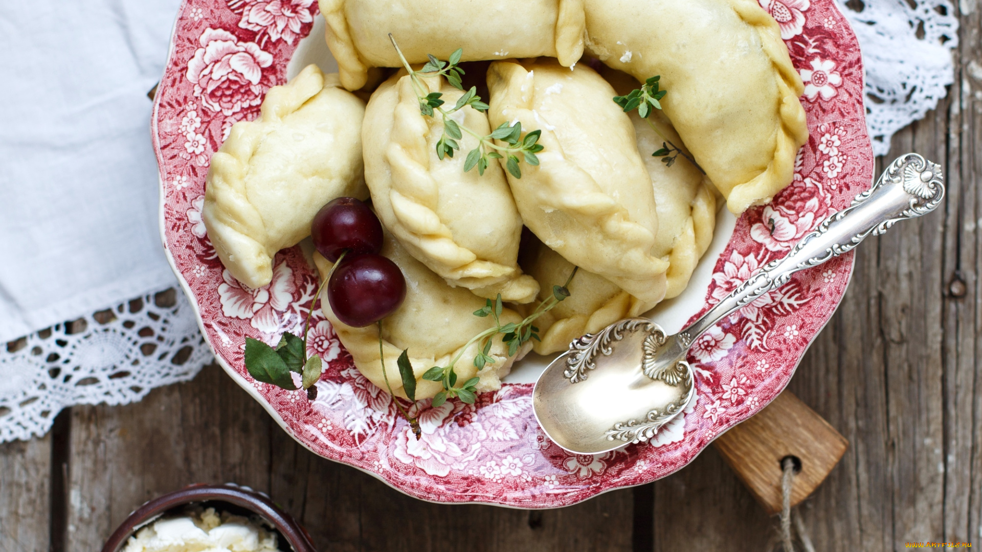 еда, пельмени, , манты, , вареники, ложка, вишни, вареники