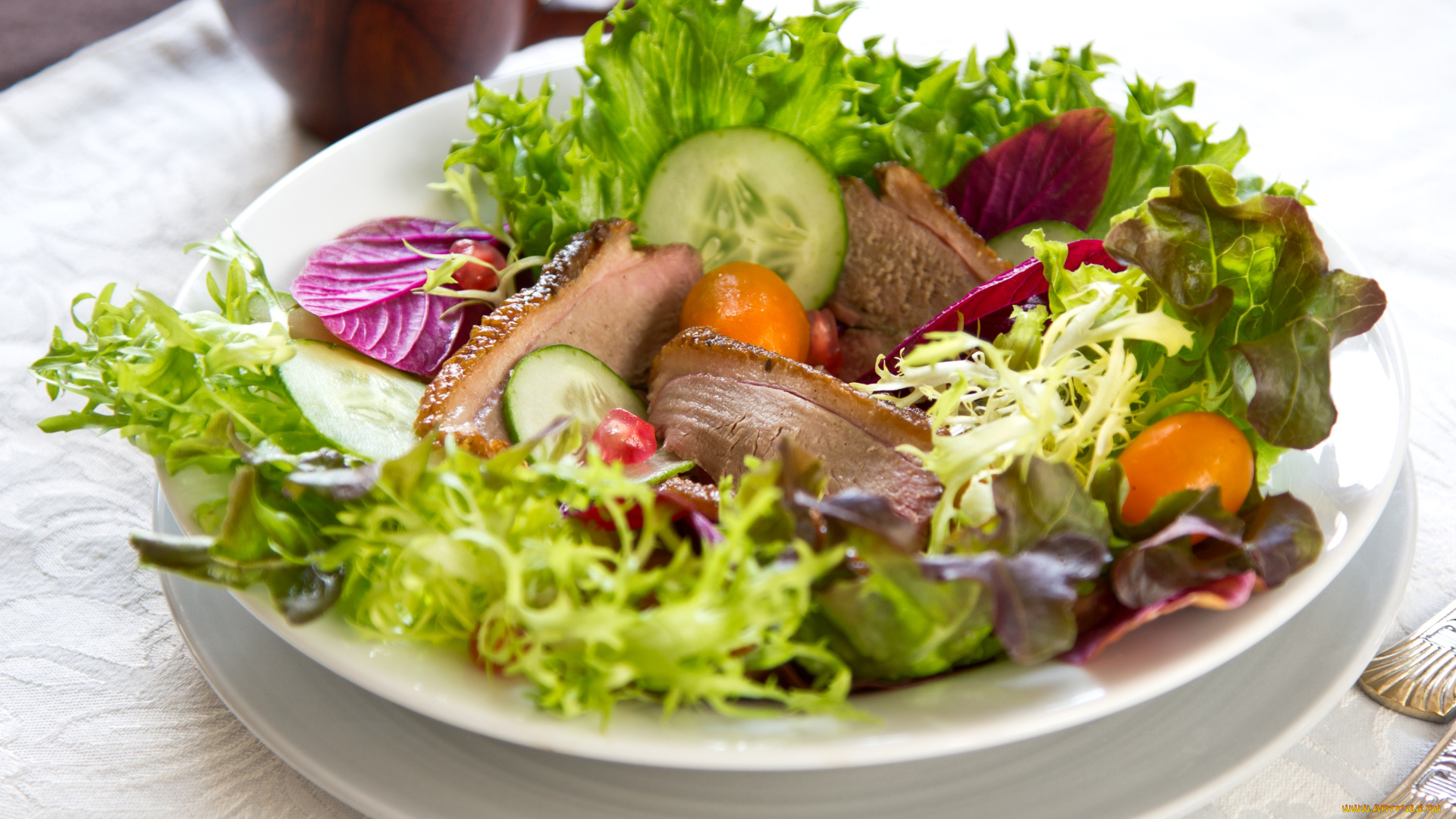 еда, салаты, , закуски, мясо, огурцы, физалис, салат