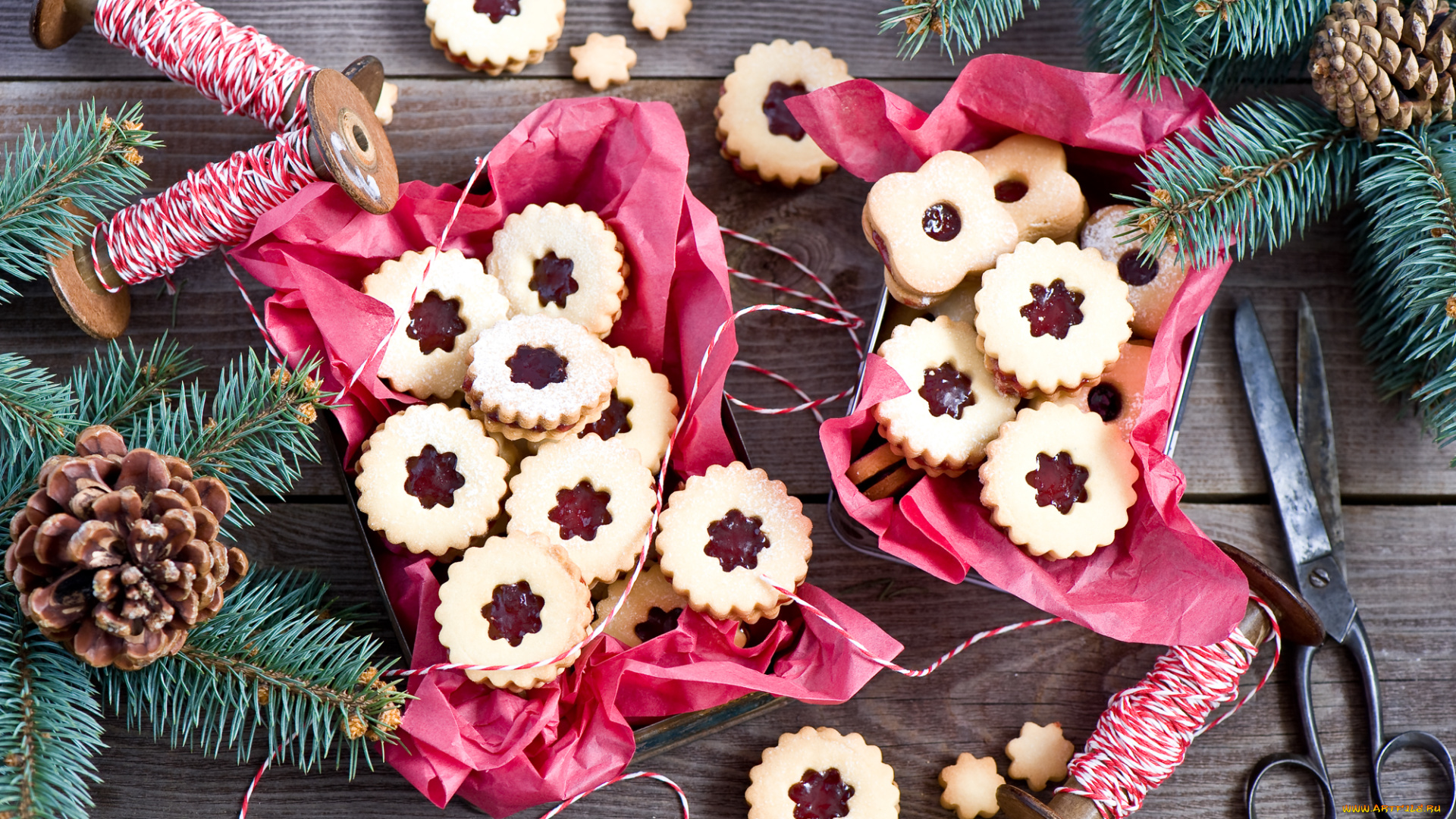 праздничные, угощения, печенье, шишки, ветки, катушки, нитки, ножницы