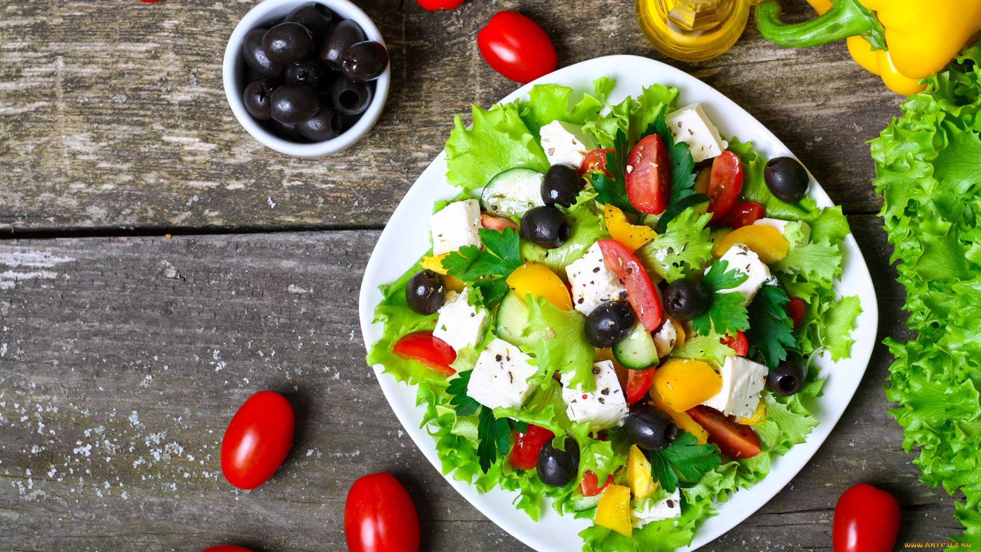 еда, салаты, , закуски, сыр, оливки, перец, помидоры, масло, тарелка, салат, листья, томаты