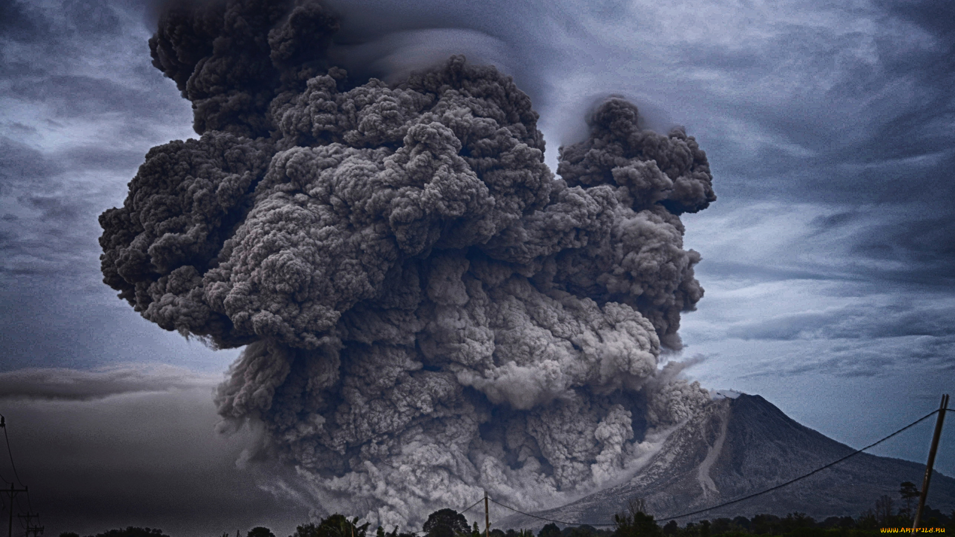 природа, стихия, этна, вулкан, облака, город, тучи, дым, столб, пепел, извержение, небо