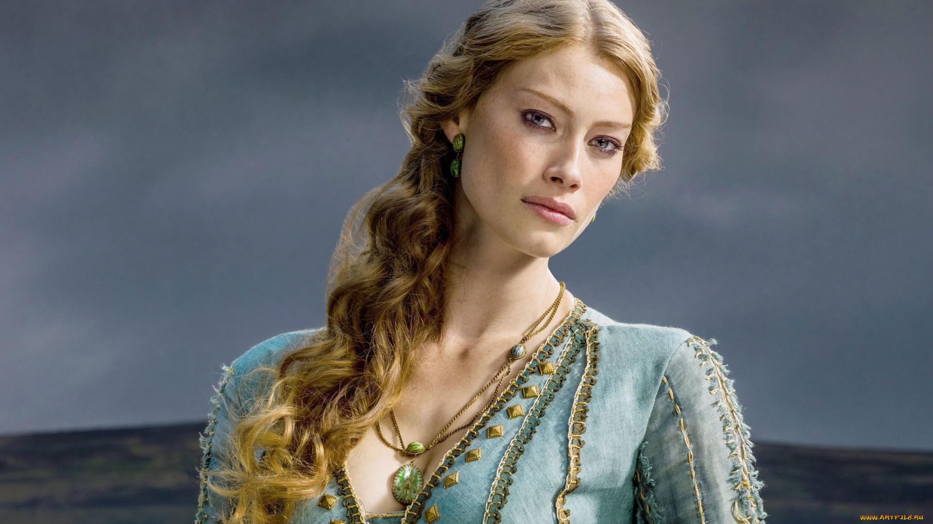 alyssa, sutherland, кино, фильмы, vikings, , 2013, , сериал, alyssa, sutherland, актриса, австралия, девушка, модель, светловолосая, красотка, красавица, флирт, стройная, фигура, сексуальная, секси, поза, взгляд, макияж