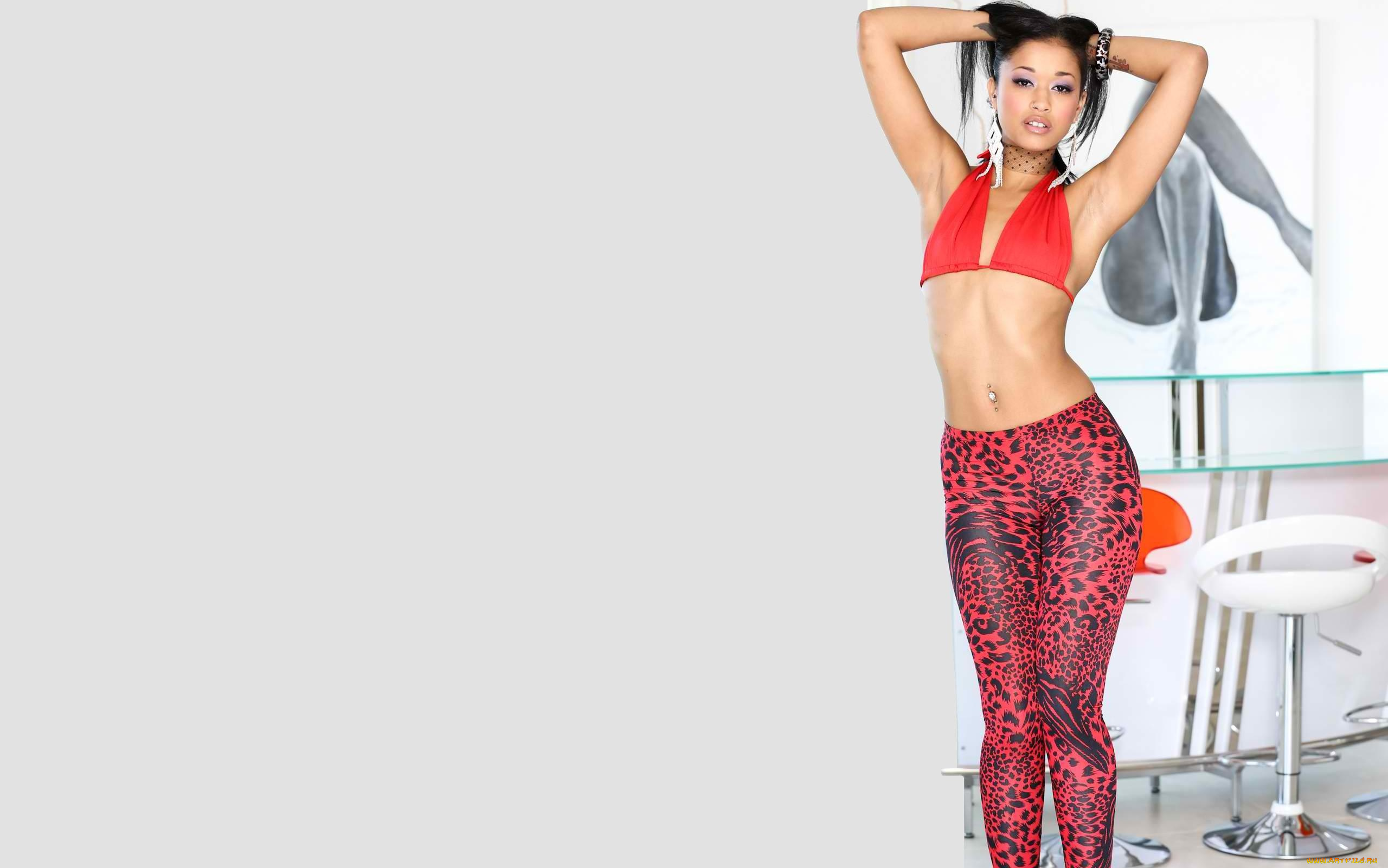 skin, diamond, девушки, skin, diamond, девушка, модель, брюнетка, красотка, смуглая, поза, флирт, тату, татуировка, пирсинг, взгляд, макияж