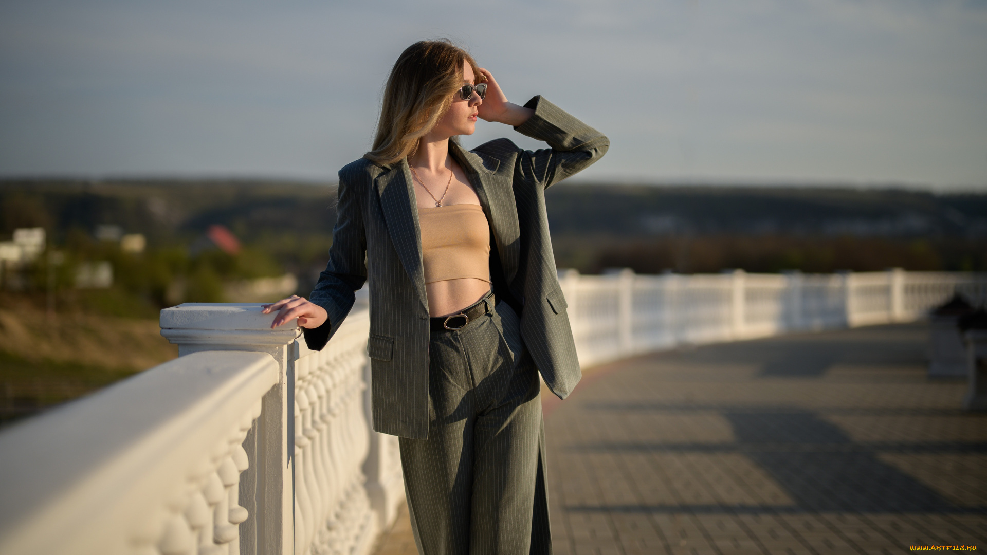 красивая, девушка, девушки, -, брюнетки, , шатенки, девушка, женщина, шатенка, темноволосая, сексуальная, модель, звезда, позирует, разная, обувь, верхняя, стильная, одежда, нижнее, эротическое, бельё, трусы, лифчик, колготки, чулки, аксессуары, макияж, и, множество, элементов, на, фотографии