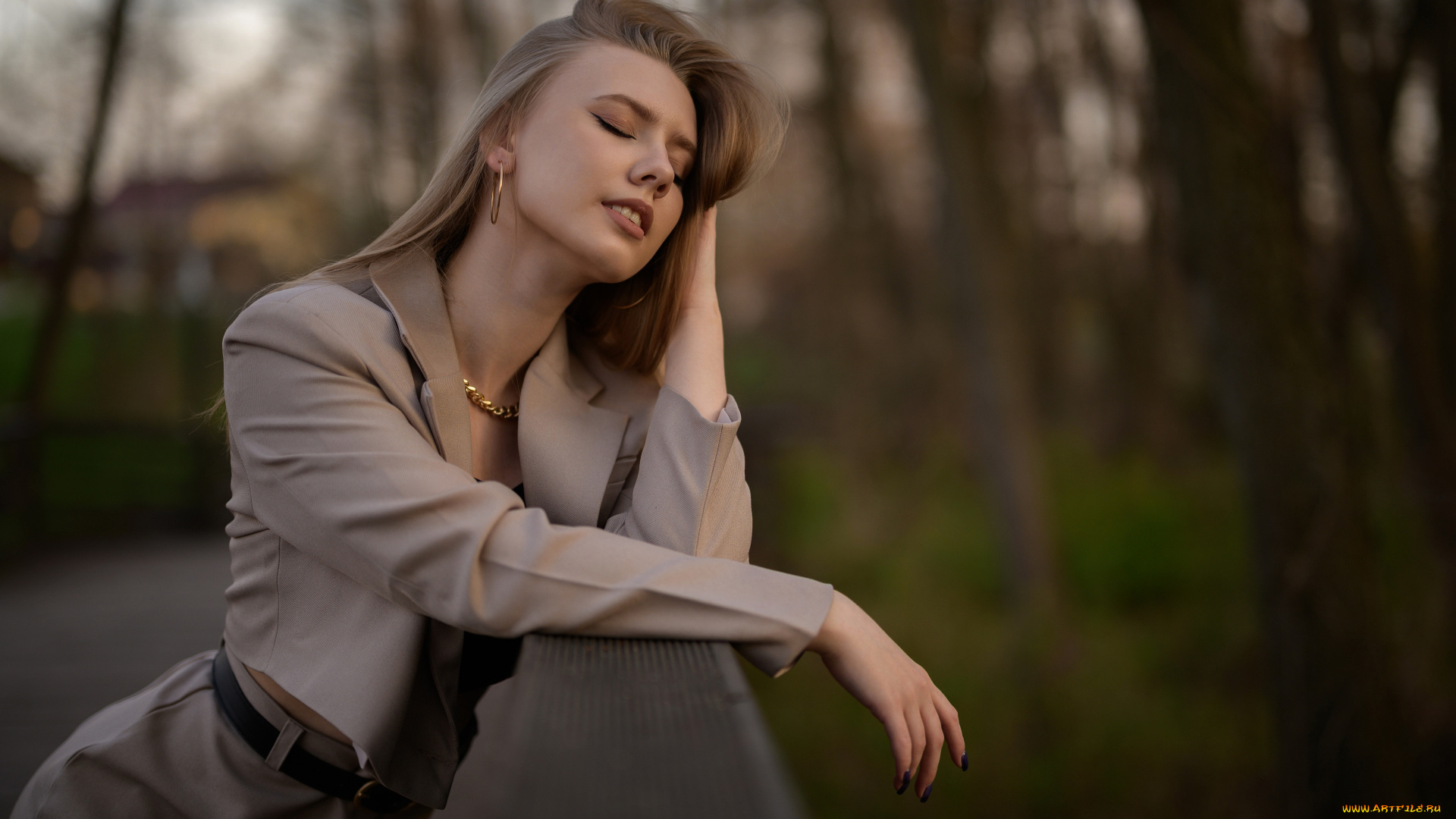 красивая, девушка, девушки, -, лица, , портреты, девушка, женщина, шатенка, темноволосая, сексуальная, модель, звезда, позирует, разная, обувь, верхняя, стильная, одежда, нижнее, эротическое, бельё, трусы, лифчик, колготки, чулки, аксессуары, макияж, и, множество, элементов, на, фотографии