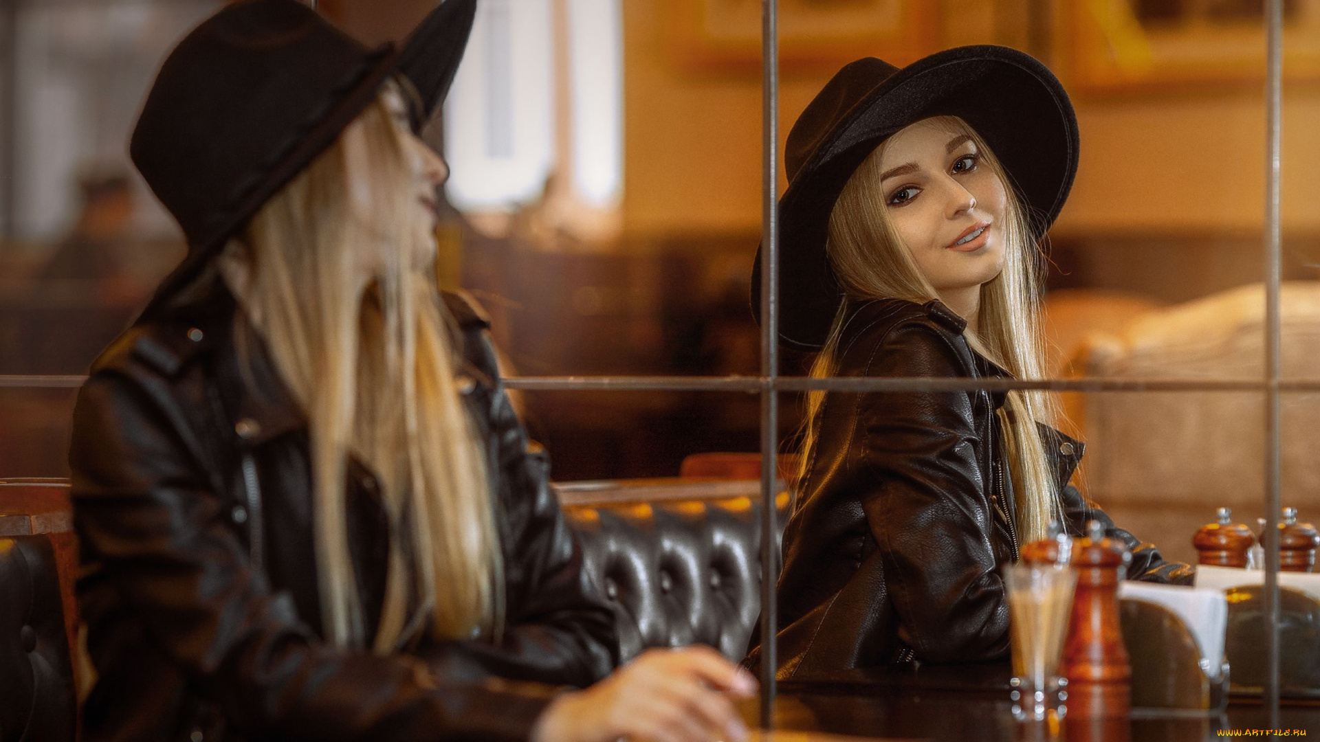 красивая, девушка, девушки, -, лица, , портреты, девушка, женщина, шатенка, темноволосая, сексуальная, модель, звезда, позирует, разная, обувь, верхняя, стильная, одежда, нижнее, эротическое, бельё, трусы, лифчик, колготки, чулки, аксессуары, макияж, и, множество, элементов, на, фотографии