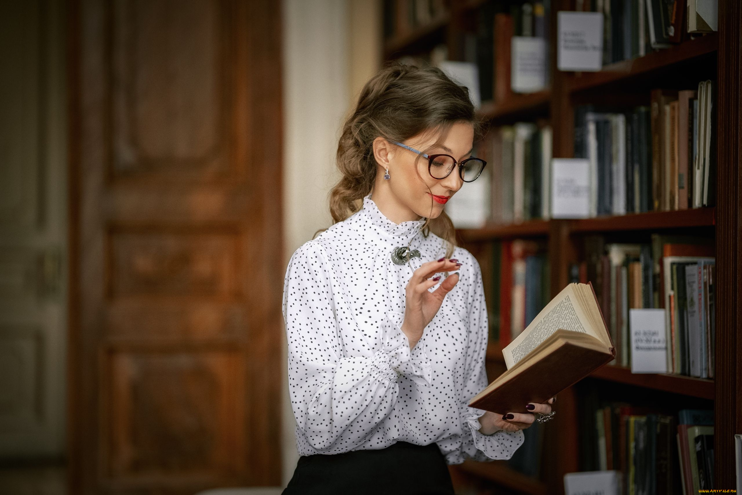 красивая, девушка, девушки, -, брюнетки, , шатенки, девушка, женщина, шатенка, темноволосая, сексуальная, модель, звезда, позирует, попа, грудь, ножки, разная, обувь, верхняя, стильная, одежда, нижнее, эротическое, бельё, трусы, лифчик, колготки, чулки, аксессуары, макияж, и, множество, элементов, на, фотографии