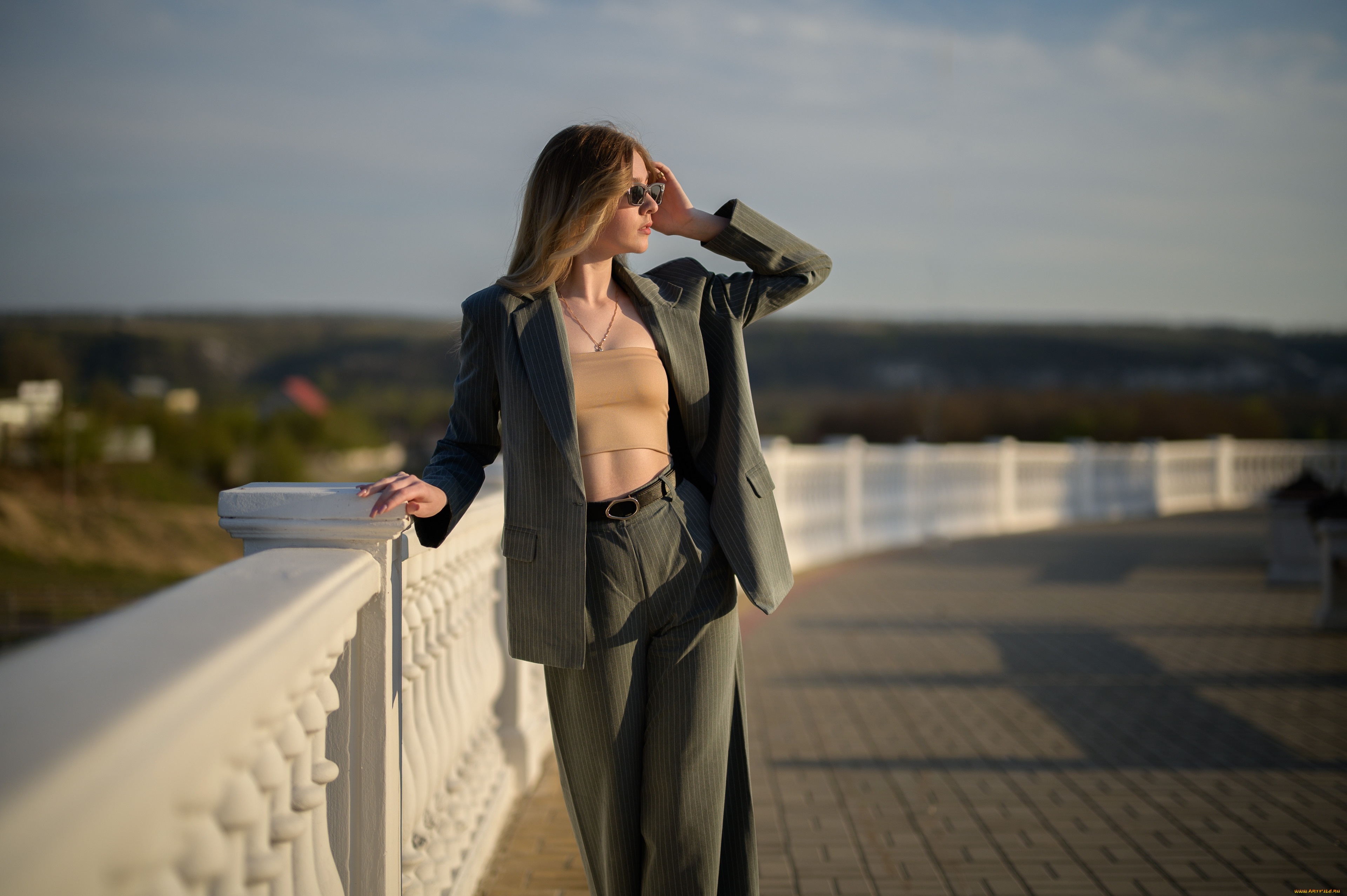 красивая, девушка, девушки, -, брюнетки, , шатенки, девушка, женщина, шатенка, темноволосая, сексуальная, модель, звезда, позирует, разная, обувь, верхняя, стильная, одежда, нижнее, эротическое, бельё, трусы, лифчик, колготки, чулки, аксессуары, макияж, и, множество, элементов, на, фотографии