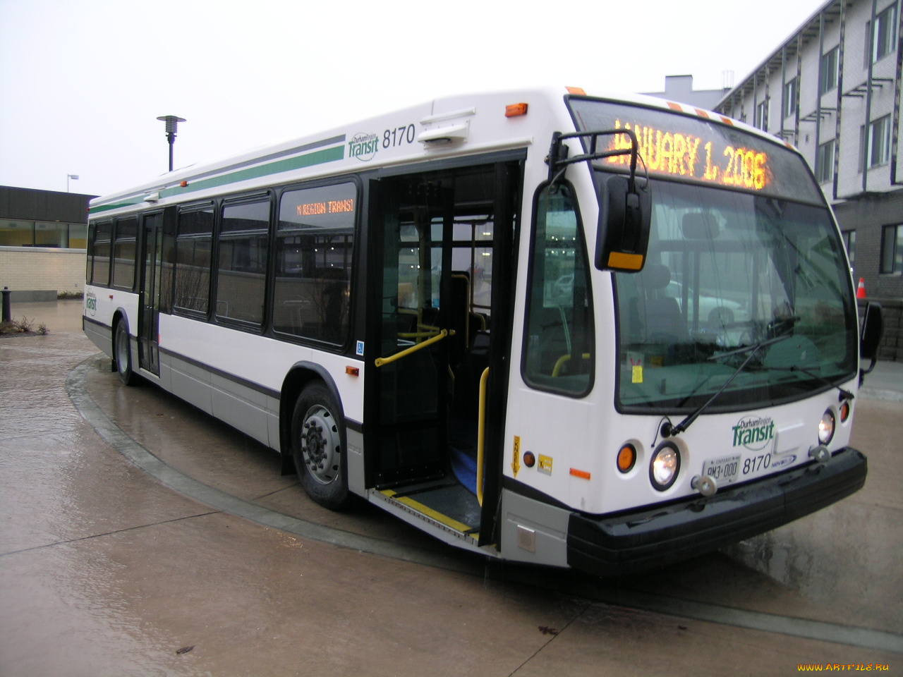 автомобили, автобусы