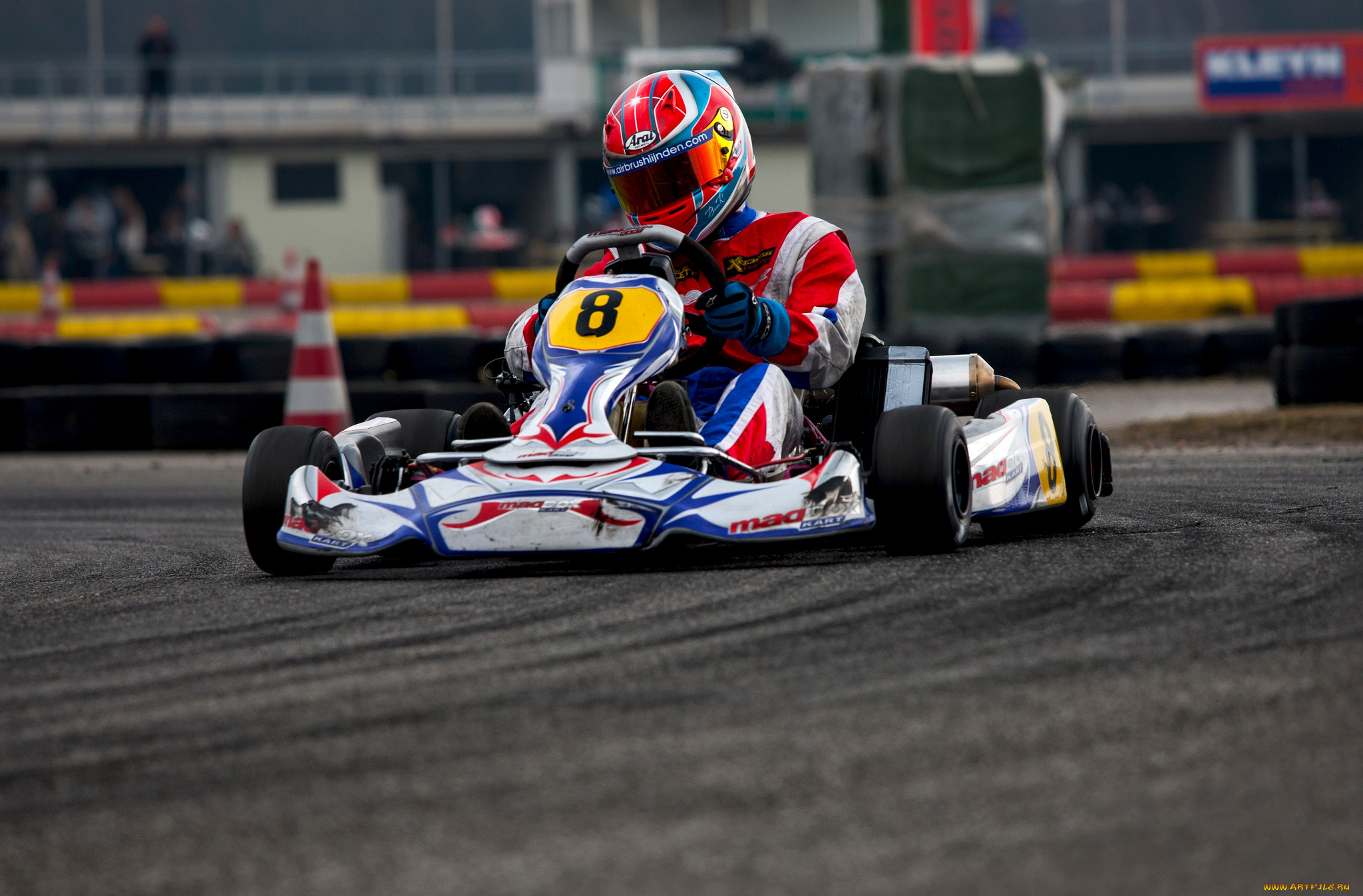 спорт, автоспорт, трек, карт, гонщик, вираж, шлем