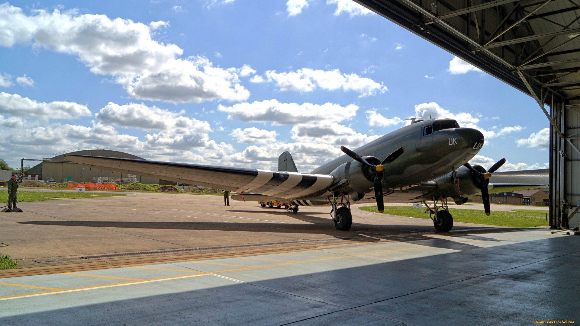 c-47, dakota, авиация, военно-транспортные, самолёты, ангар, площадка, самолет