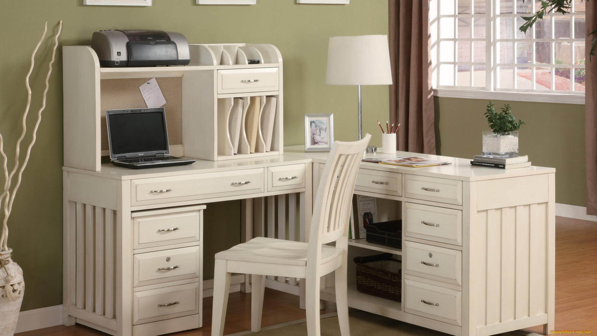 интерьер, кабинет, , библиотека, , офис, стол, стулья, картины, ноутбук