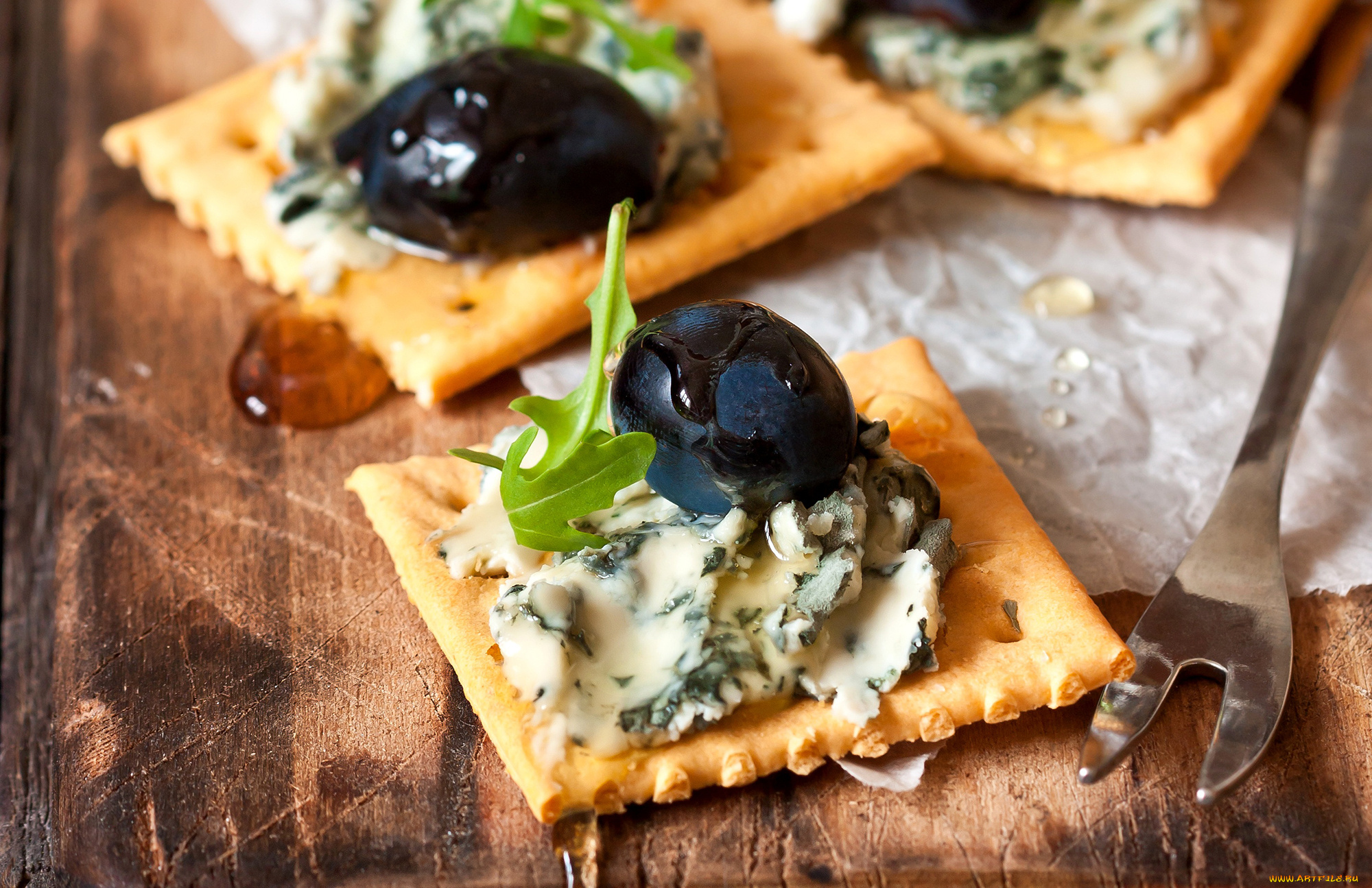 еда, салаты, , закуски, сыр, крекеры, виноград, мёд, мед, закуска