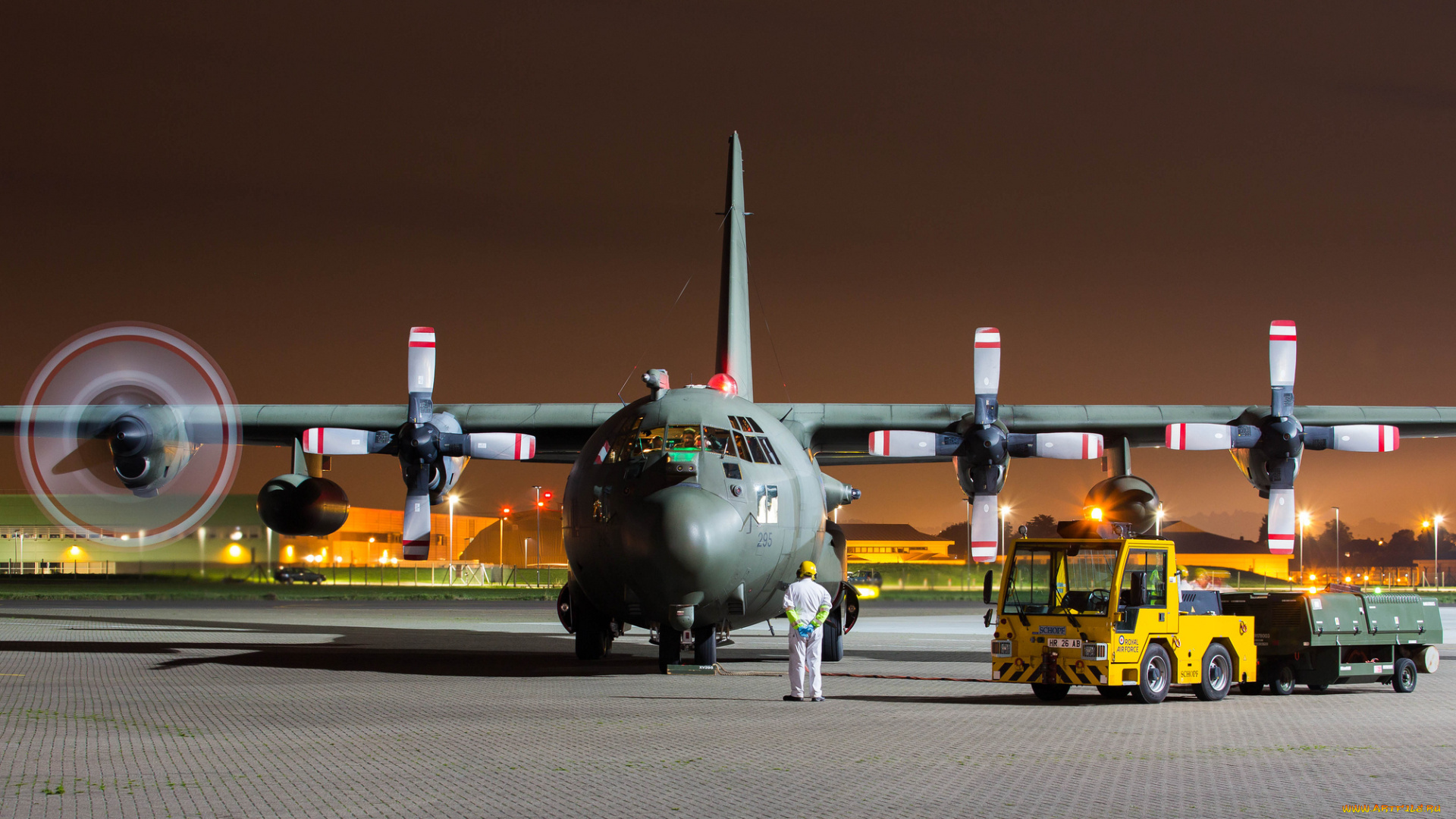 lockheed, c130k, hercules, авиация, авиационный, пейзаж, креатив, транспорт, стоянка, аэродром