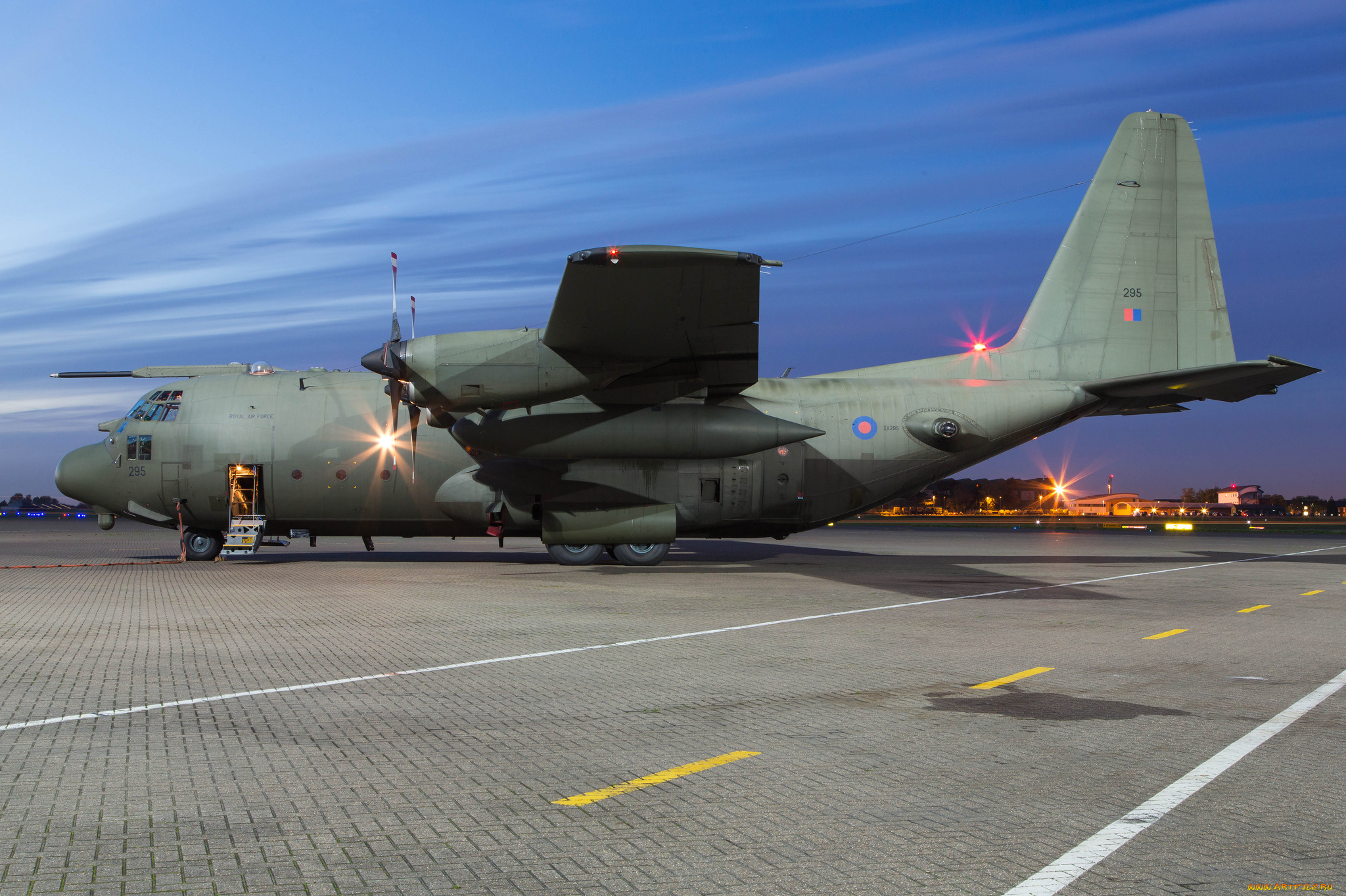 lockheed, c130k, hercules, авиация, военно-транспортные, самолёты, аэродром, стоянка, транспорт