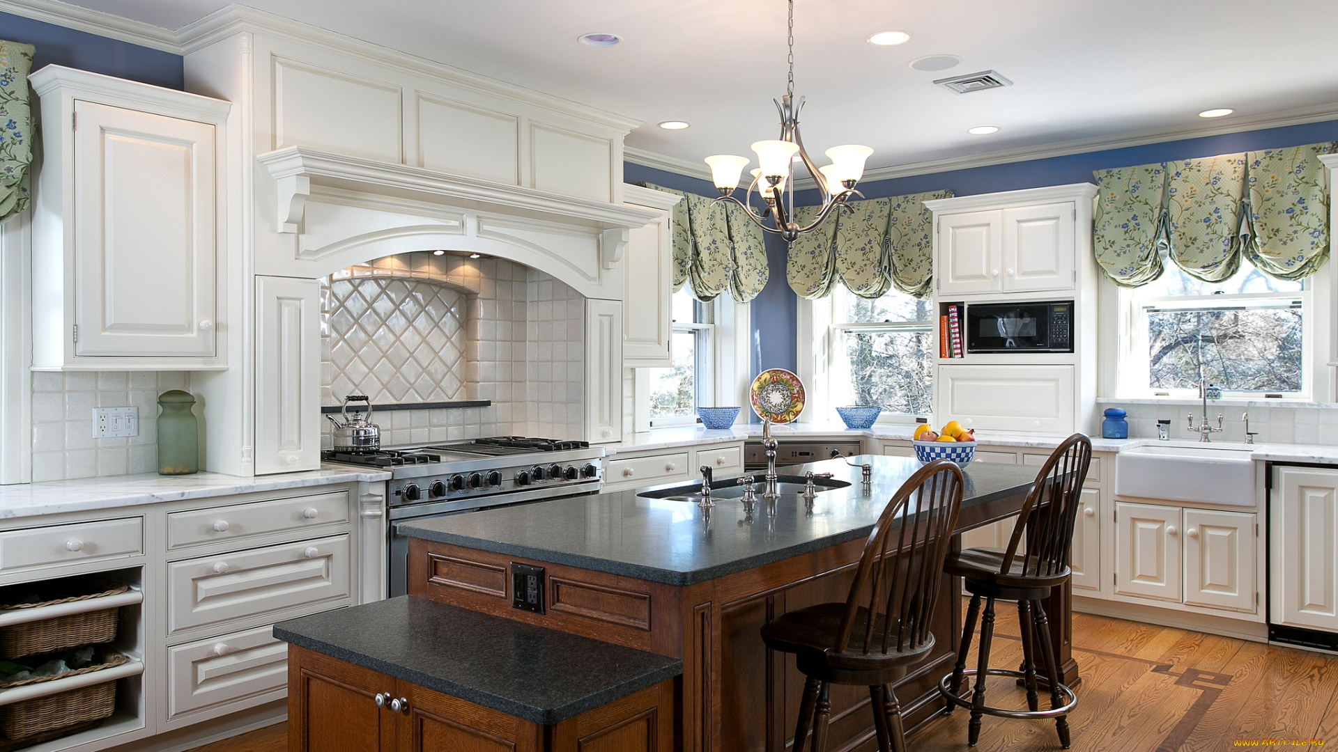 интерьер, кухня, люстра, стол, стулья, плита
