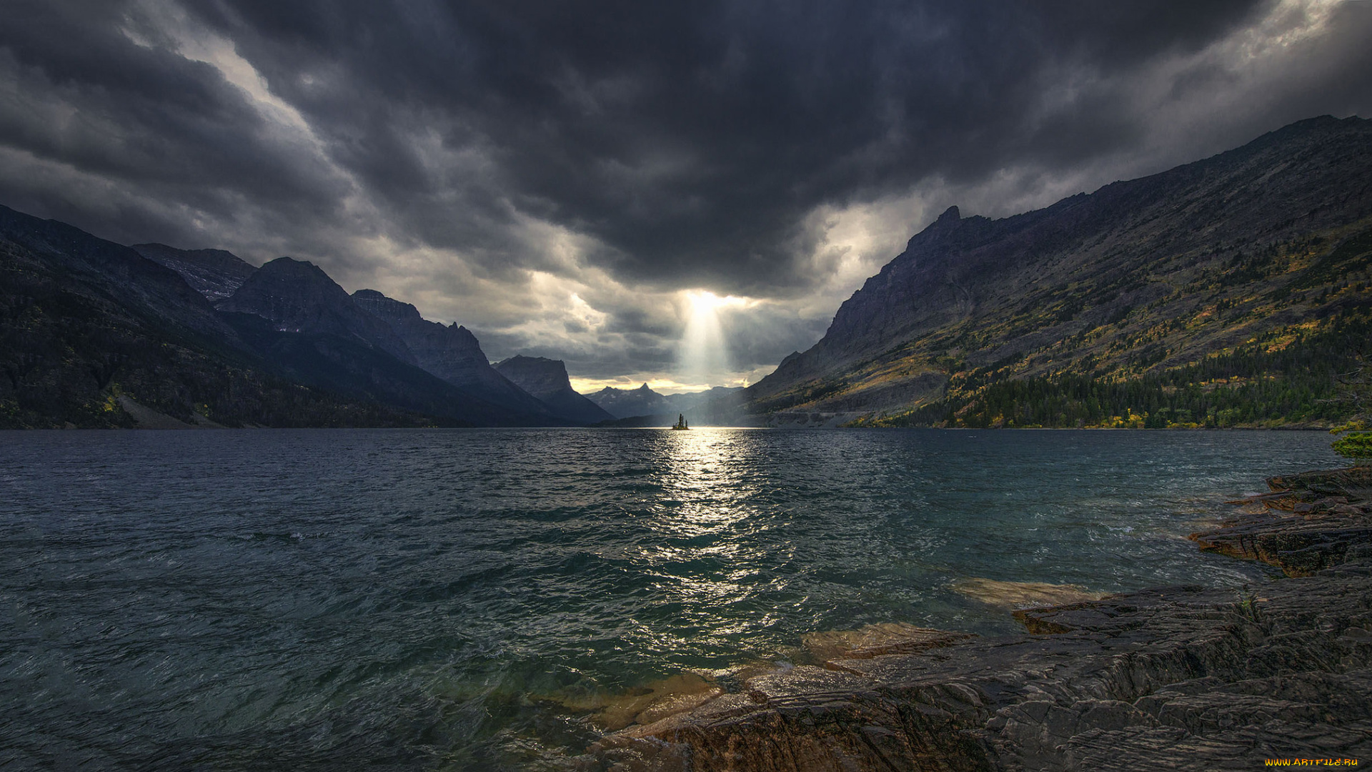 природа, реки, озера, остров, озеро, лучи, свет, тучи, небо, горы