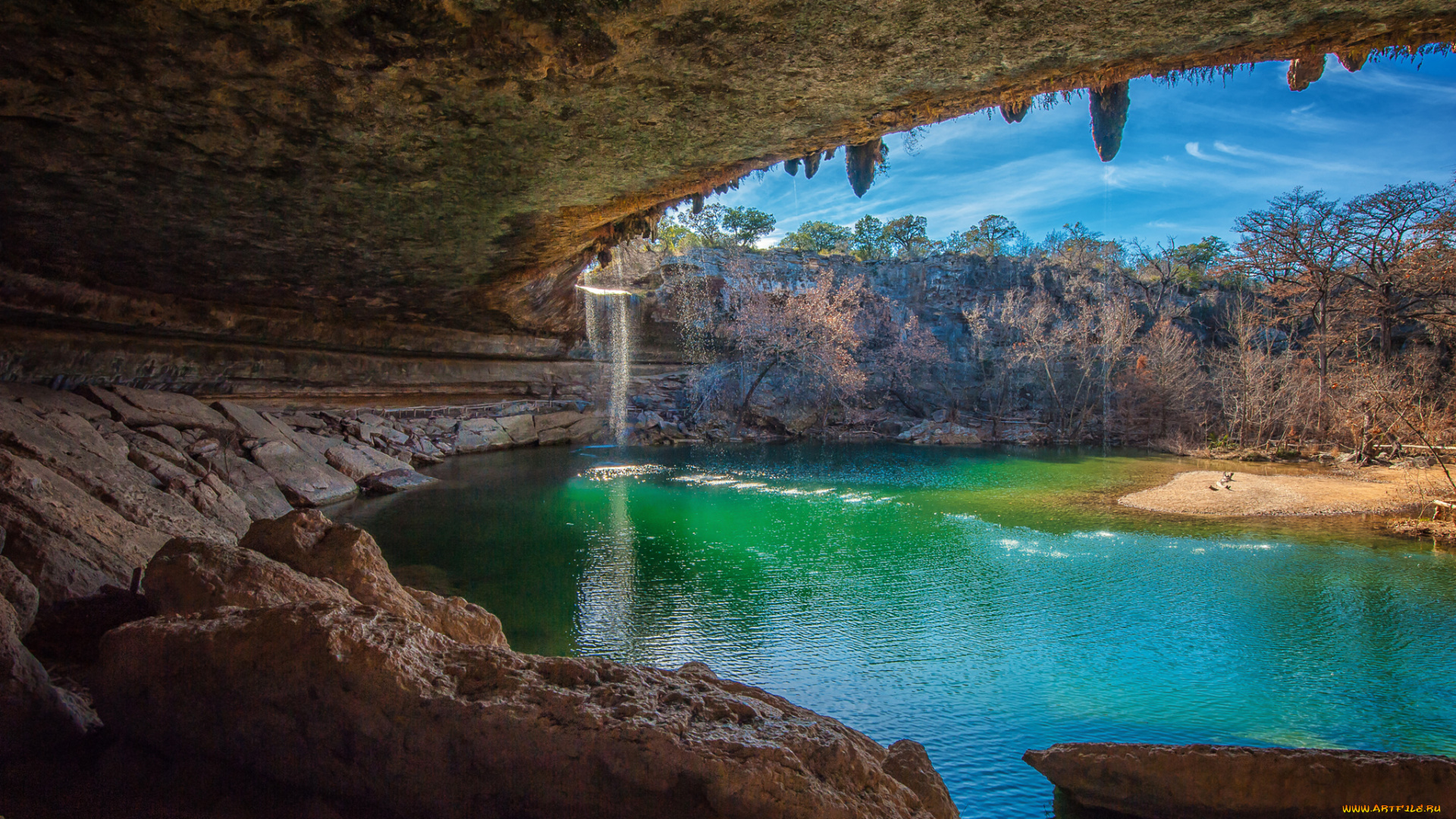природа, водопады, озеро, камни, грот, пещера, скалы, небо
