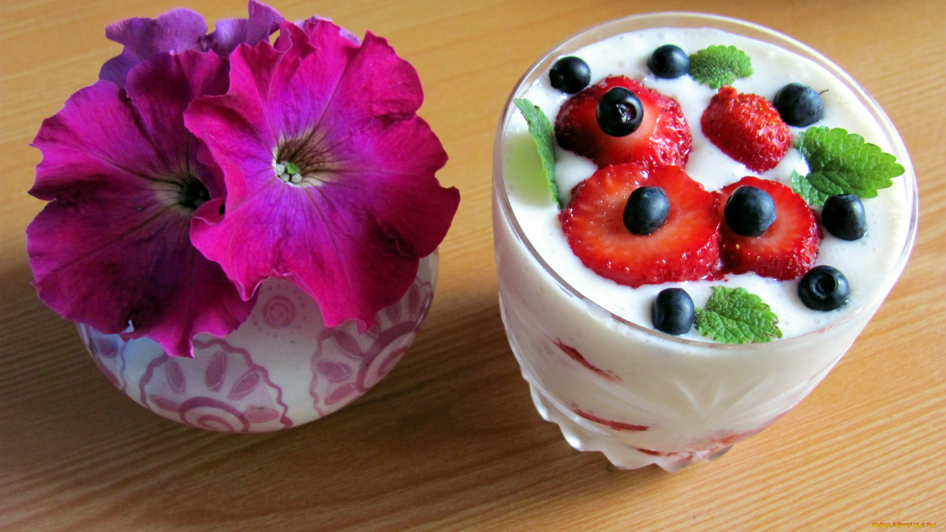еда, мороженое, , десерты, клубника, черника, петунии
