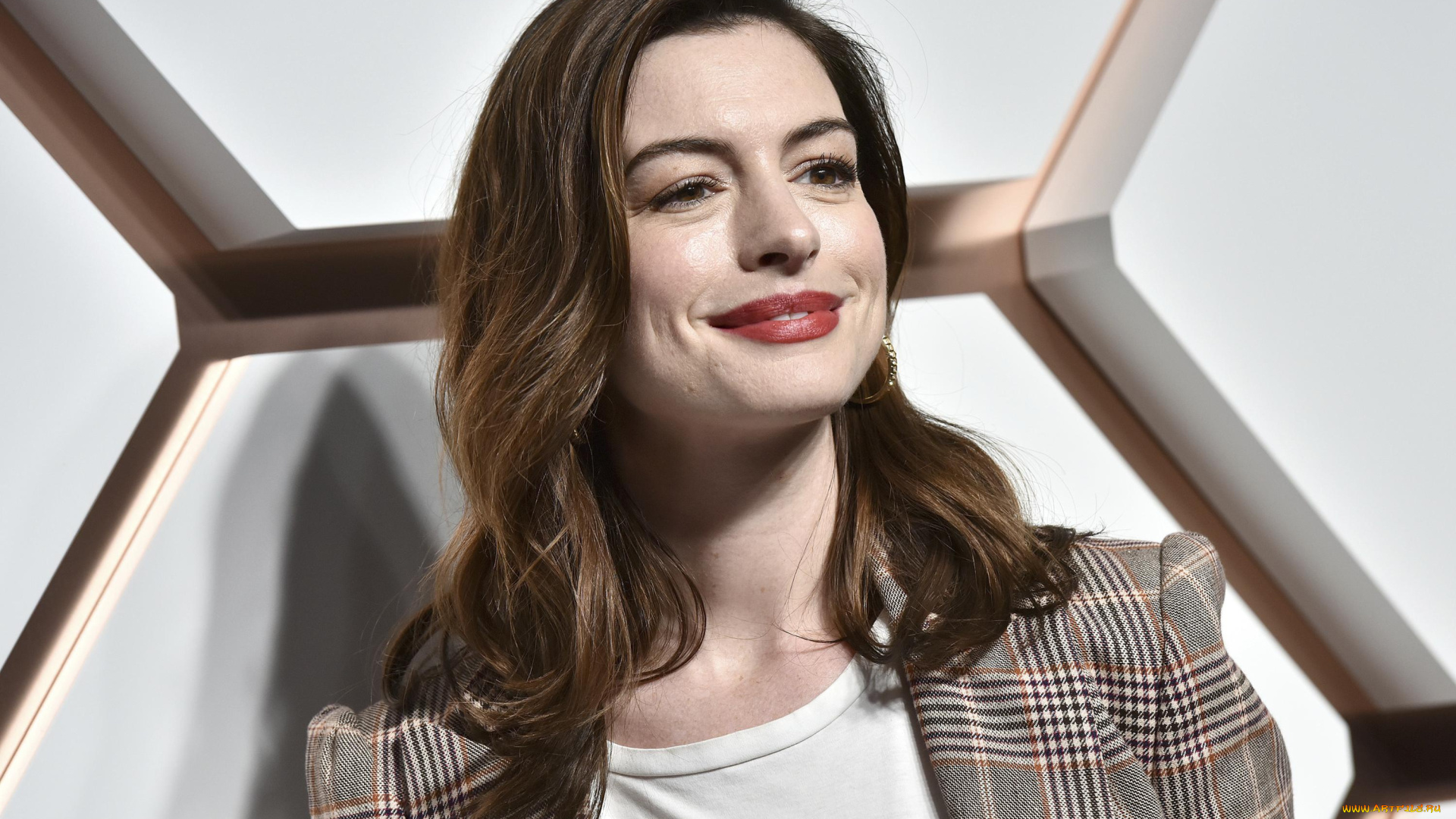 девушки, anne, hathaway, актриса, шатенка, улыбка, жакет