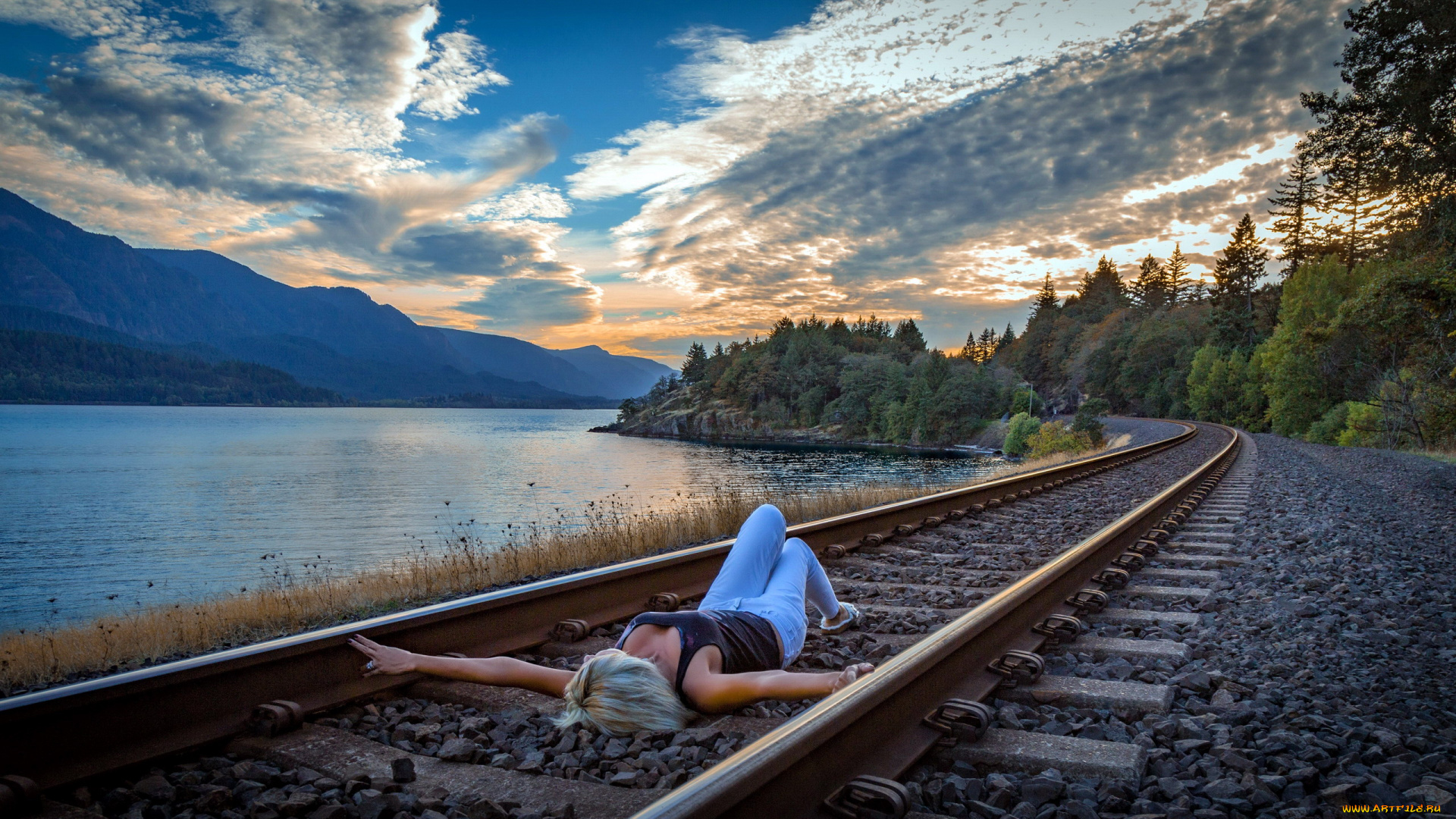 девушки, -, блондинки, , светловолосые, горы, озеро, рельсы, вечер, блондинка