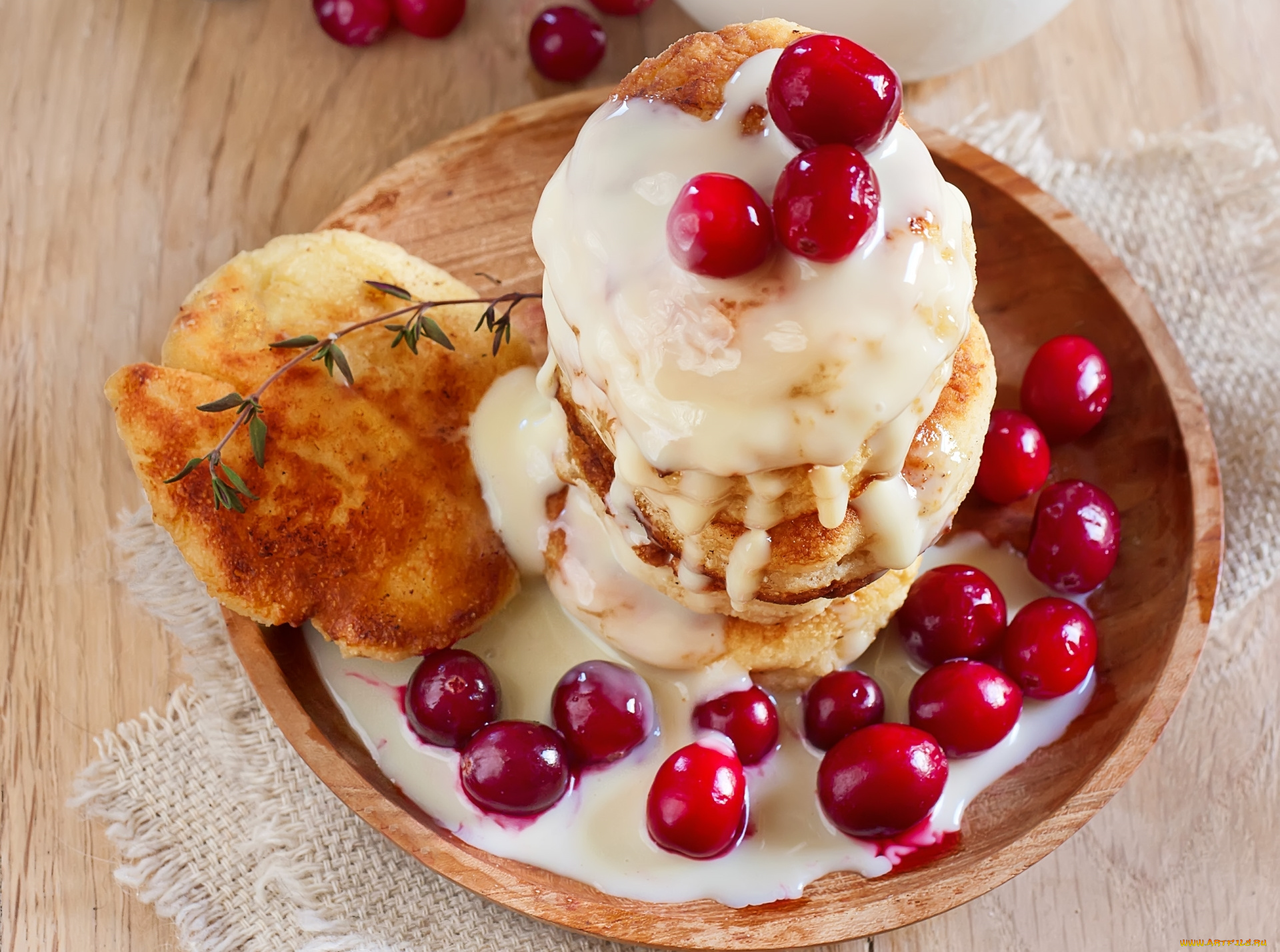 еда, блины, , оладьи, клюква, оладьи