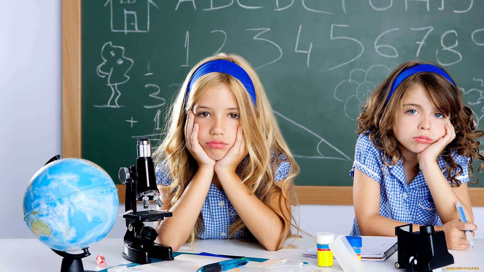 разное, люди, девочки, доска, глобус, микроскоп