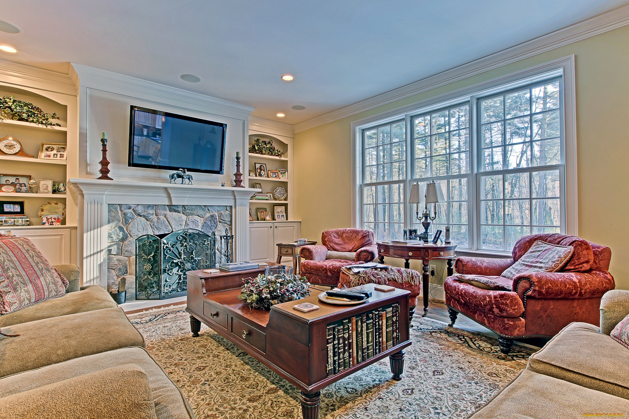 интерьер, гостиная, камин, диван