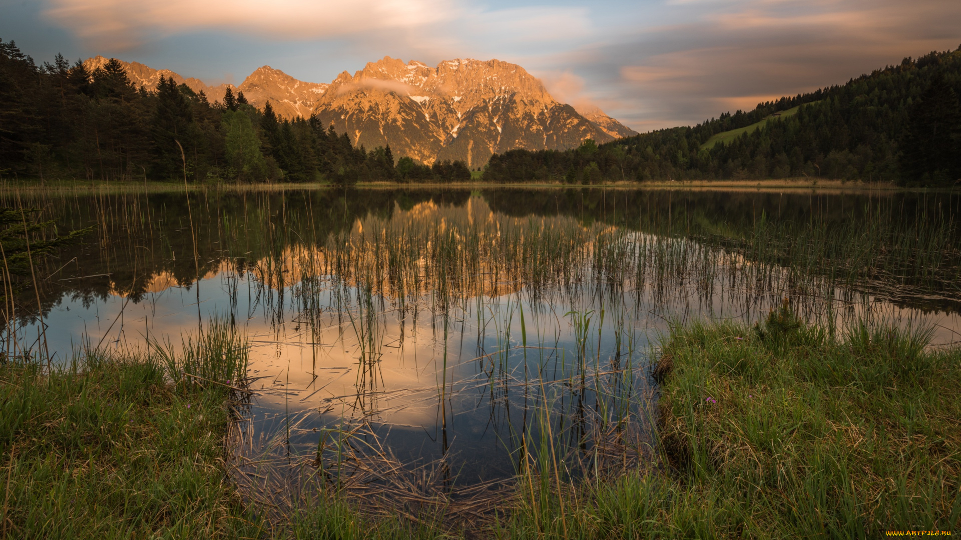 природа, реки, озера, зеркальное, берег, вечер, вода, альпы, отражение, горы, растительность, холмы, тишина, пейзаж, лес, облака, вершины, водоем, озеро, лето, небо, трава