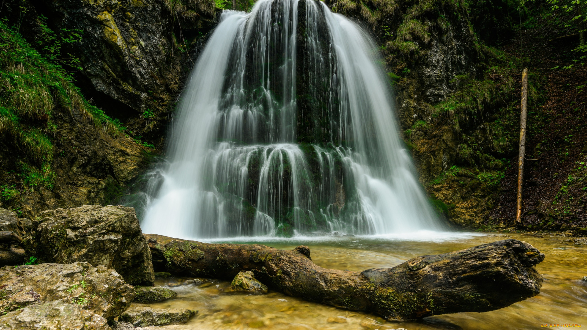 природа, водопады, водопад, валуны, водоем, вода, зелень, поток, коряга, скалы, каскад, пейзаж, камни, растительность, бревно