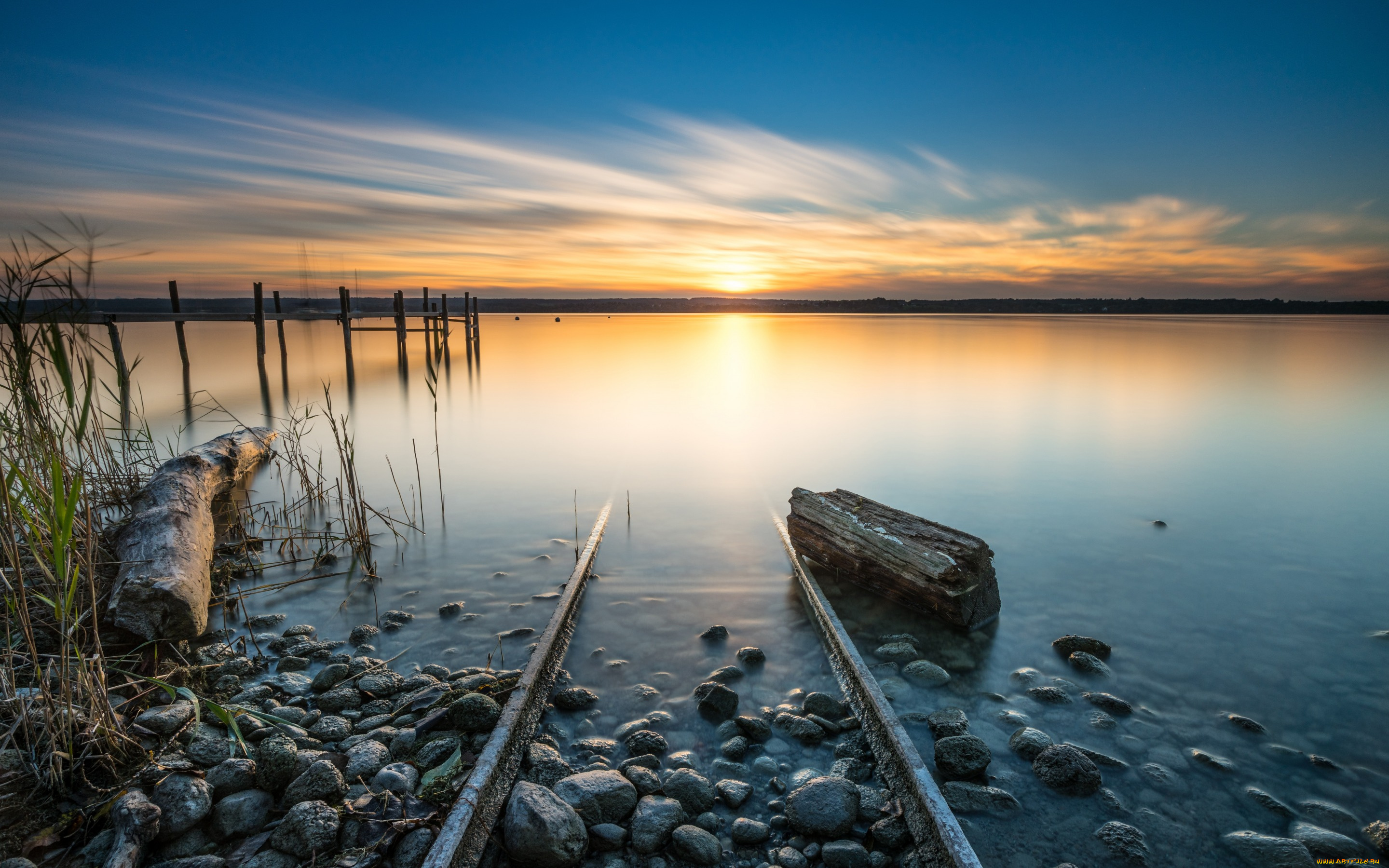 природа, реки, озера, камни, утро, спокойствие, бревно, берег, сваи, путь, в, никуда, солнце, горизонт, рельсы, облака, водоем, озеро, рассвет, небо, трава, пейзаж