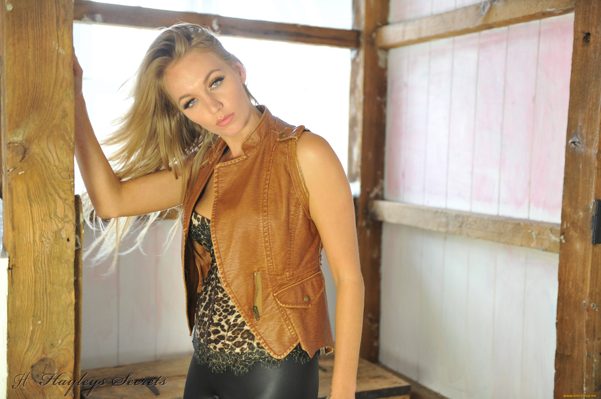 девушки, hayley-marie, coppin, блондинка, штаны, топ, жилет