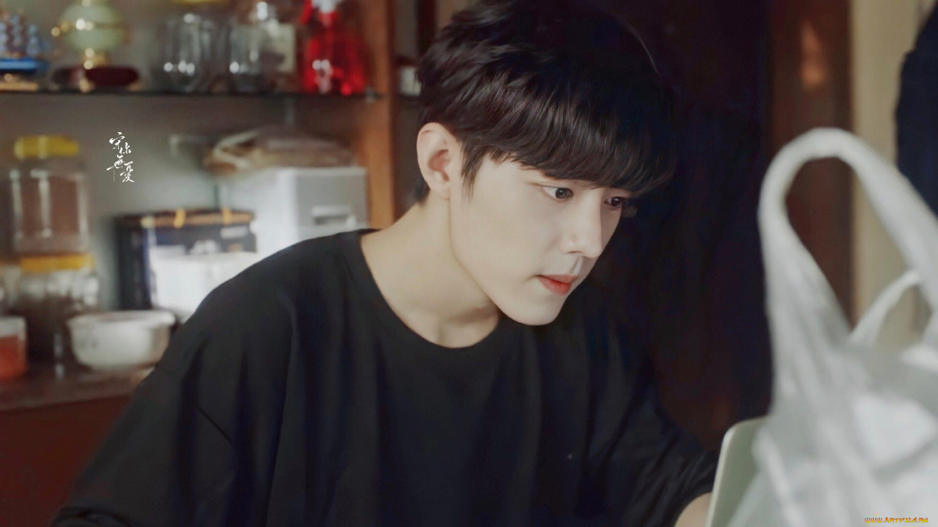 кино, фильмы, heroes, in, harm`s, way, актер, футболка, пакет, комната