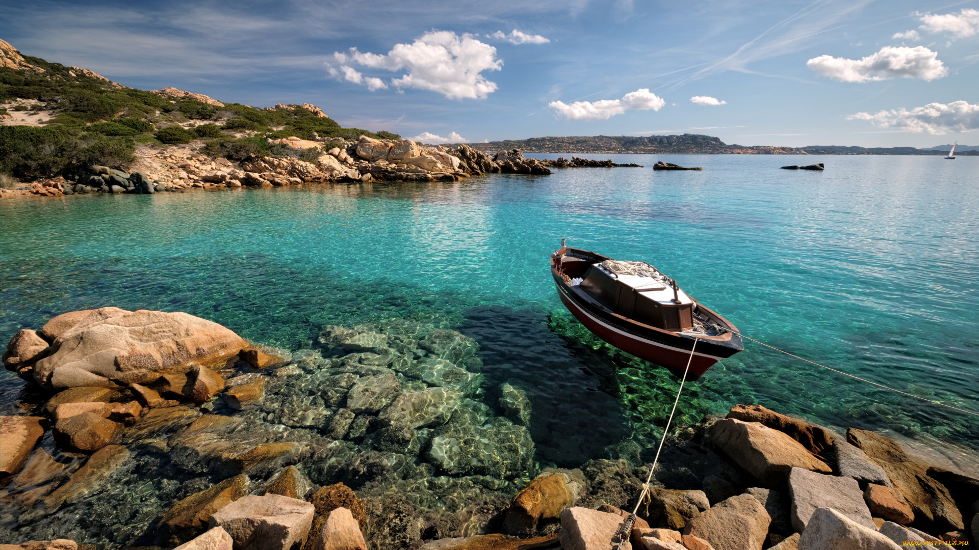 корабли, лодки, , шлюпки, сардиния, остров, залив, деревянная, лодка, бирюзовая, вода, бухта, лето, путешествие, пейзаж, италия