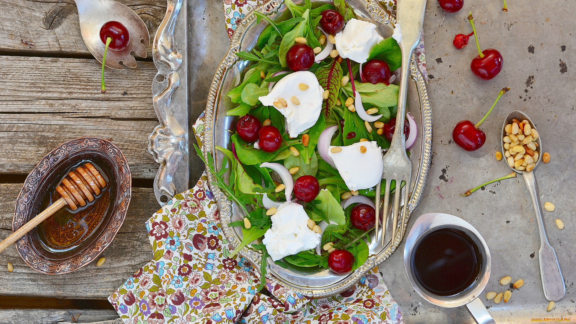 еда, салаты, , закуски, вишня, салат, орехи, сыр